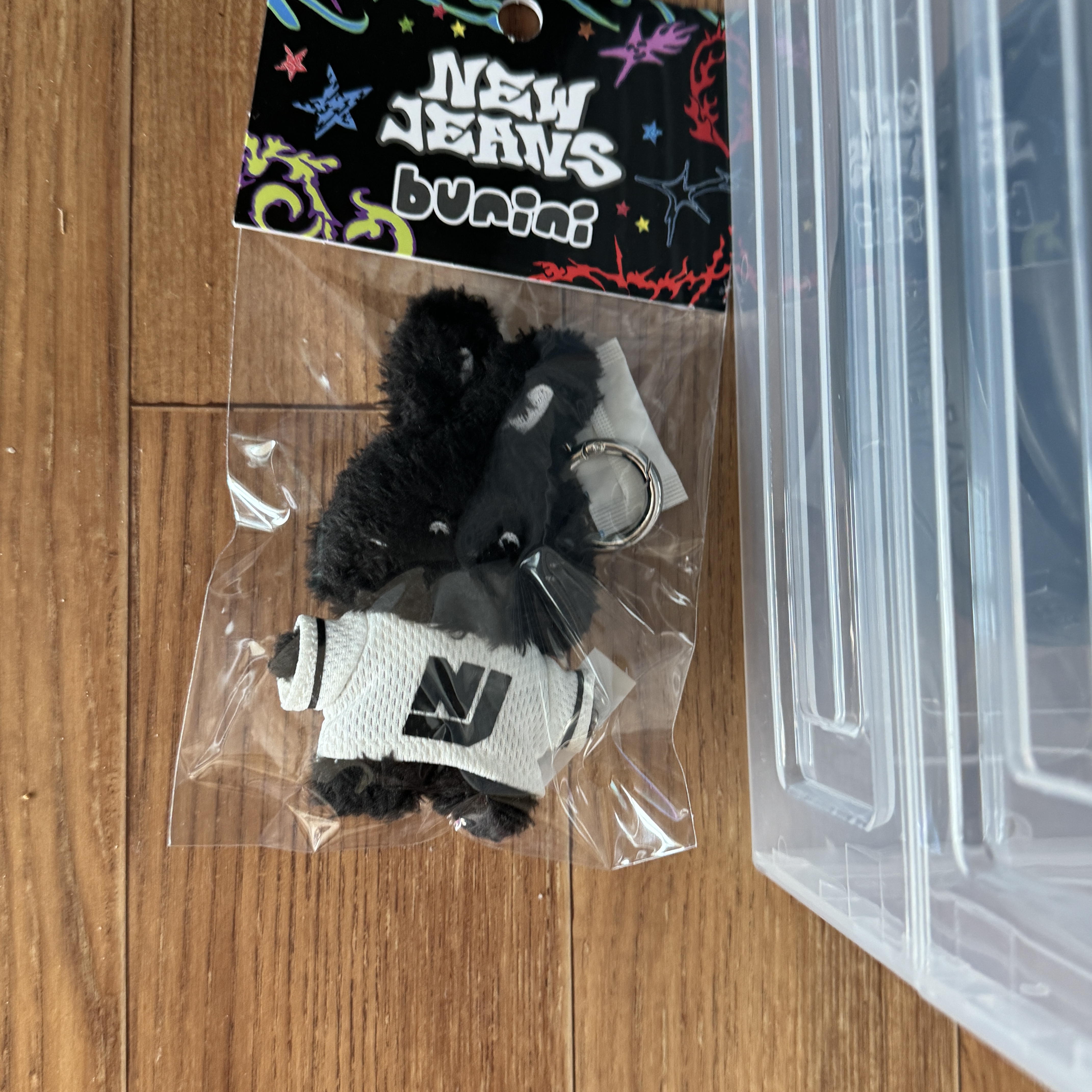 NewJeans Bunini Mini Costume Keyring Black 착용 스타일
