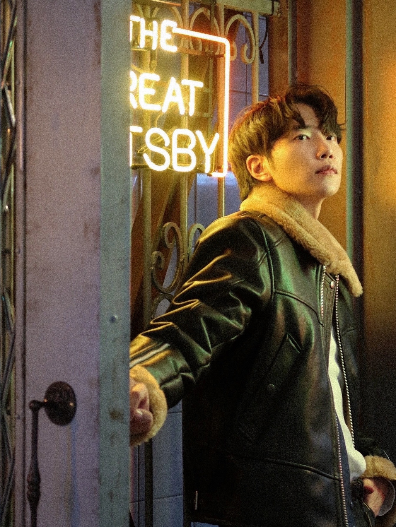 Haleine 3D Faux Shearling Crop Jacket Brown (VJ411), Haleine 3D Faux Shearling Crop Jacket Black (VJ410) 착용 스타일