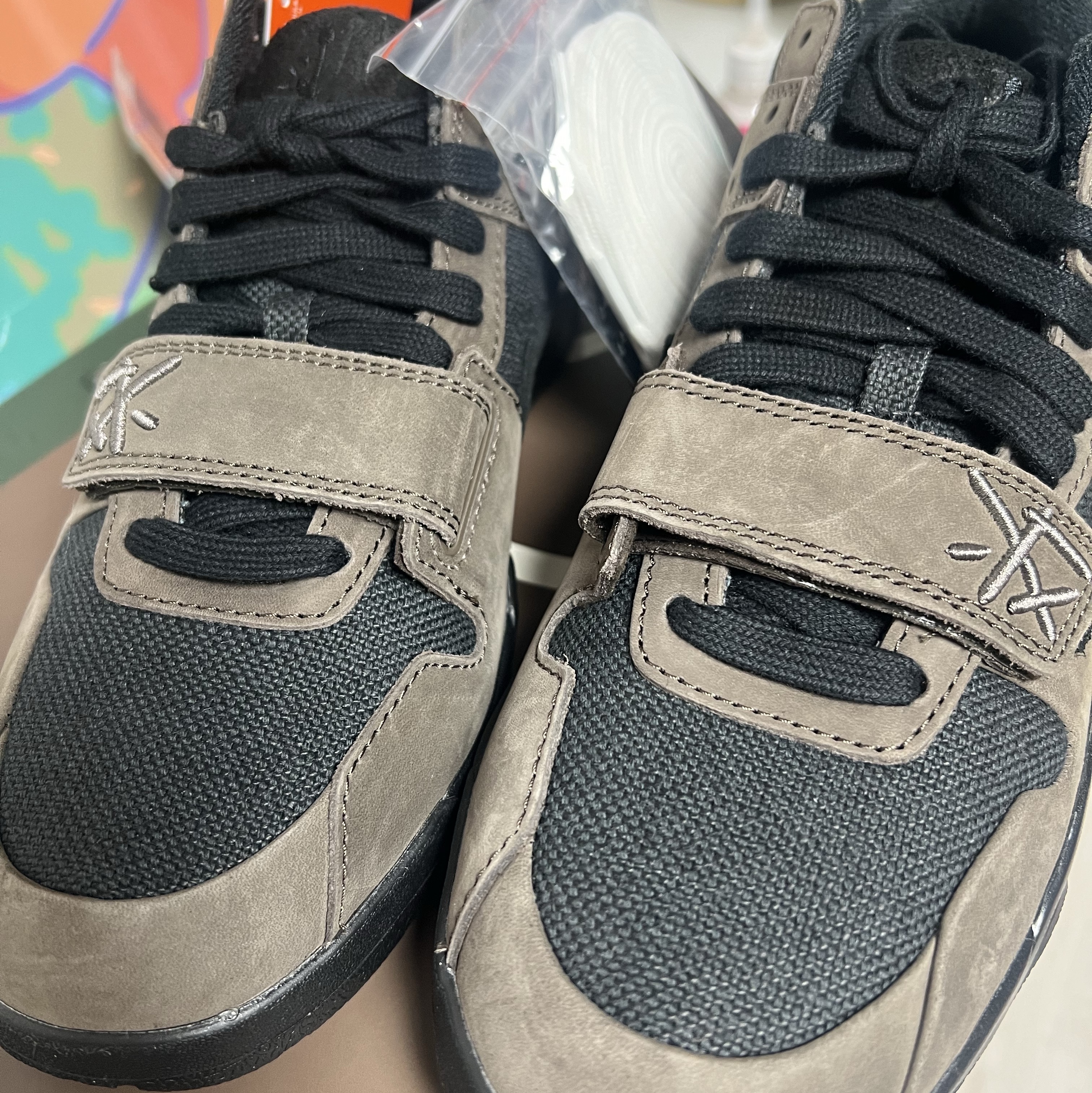Jordan x Travis Scott Jumpman Jack TR Black and Dark Mocha 착용 스타일 - 2
