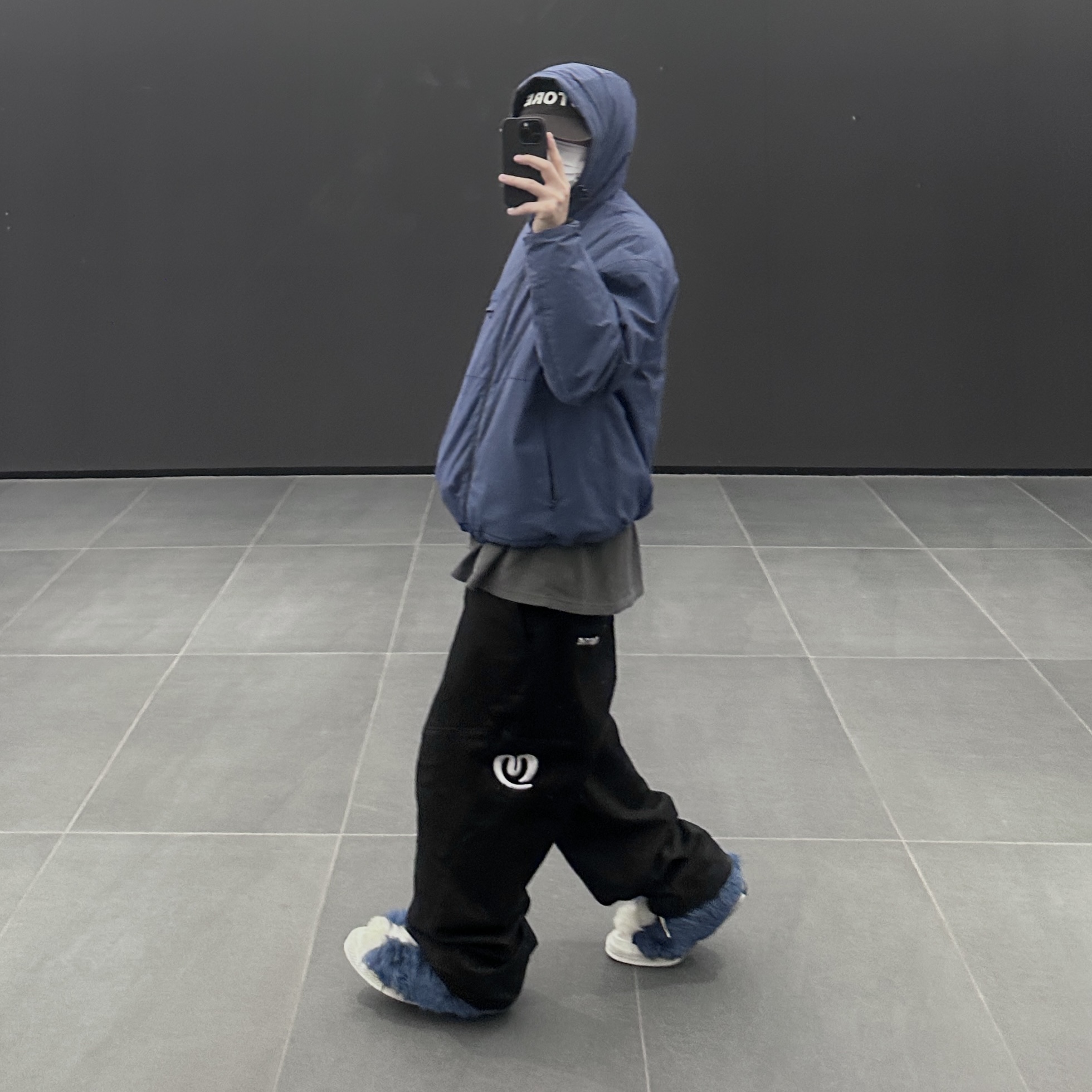 Converse x Ambush Chuck 70 Fuzzy Navy Blue 착용 스타일 - 2
