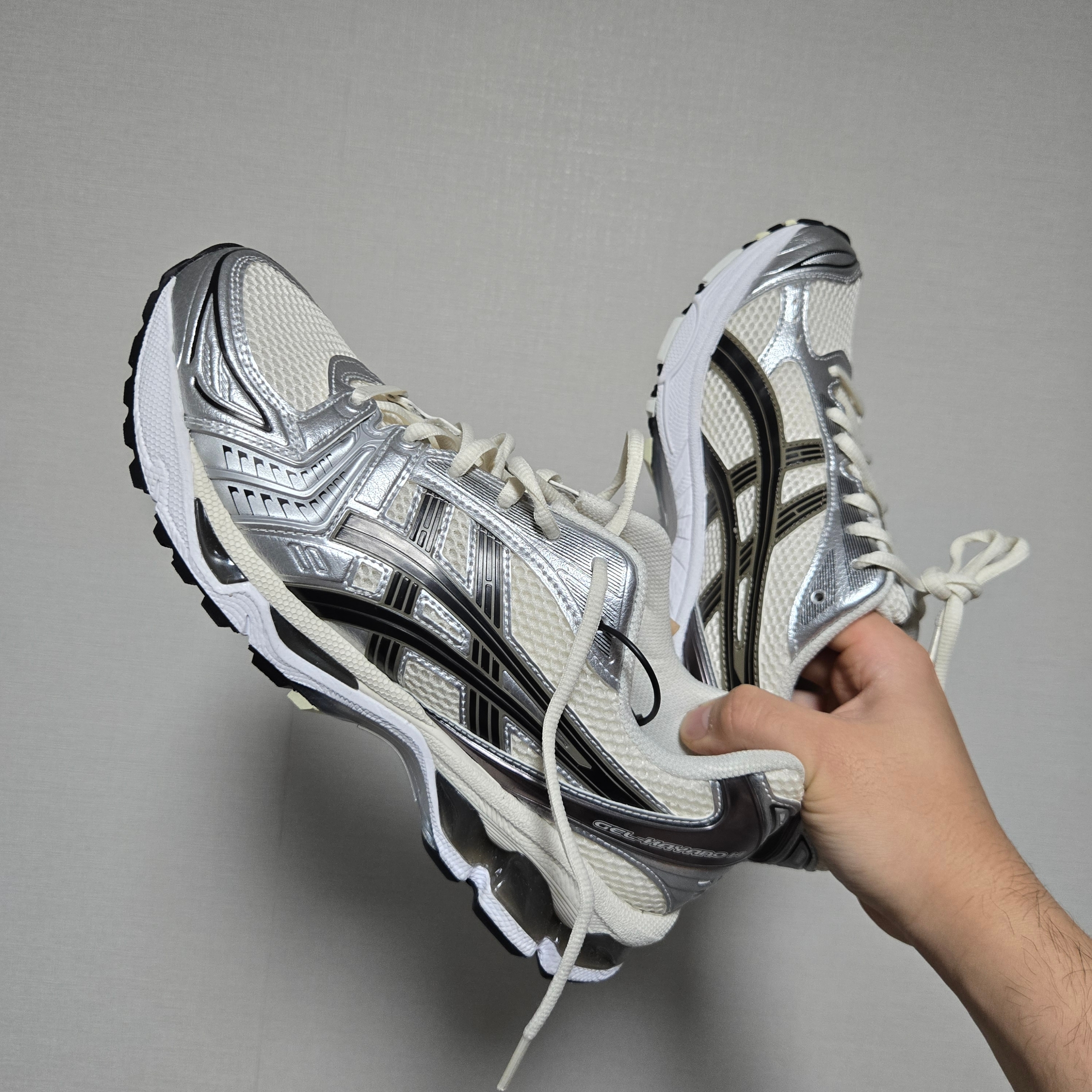 Asics Gel-Kayano 14 Cream Black 착용 스타일