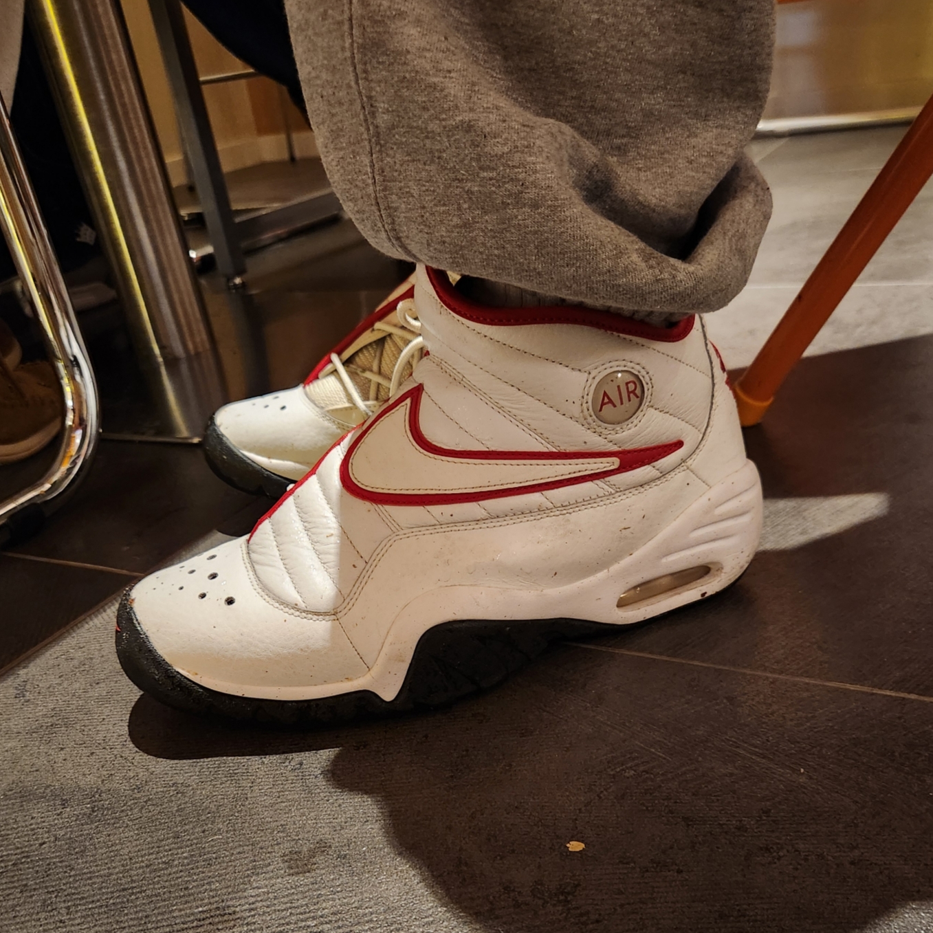Nike Air Shake NDestrukt White Red, Nike x Stussy NRG RA Fleece Pants Dark Grey Heather (DJ9490-063) 착용 스타일 - 2