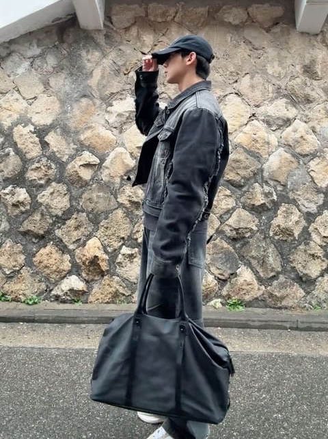 [KREAM 단독] BLR Signature Raw Cut Washing Denim Trucker Jacket Black, [KREAM 단독] BLR Double Trident Washing Wide Denim Pants Black 착용 스타일