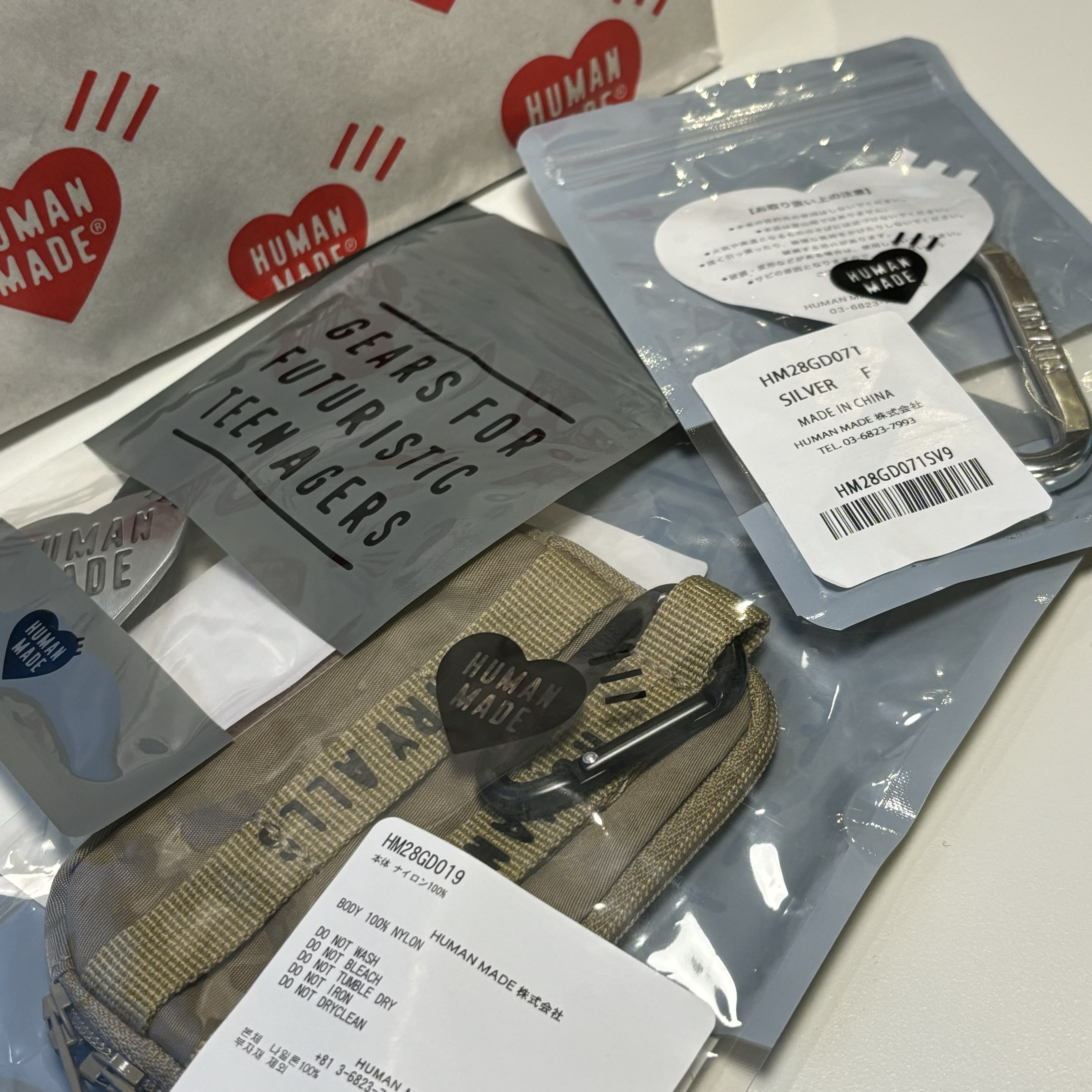 Human Made Military Card Case Beige, Human Made Carabiner 70mm Silver 착용 스타일 - 2