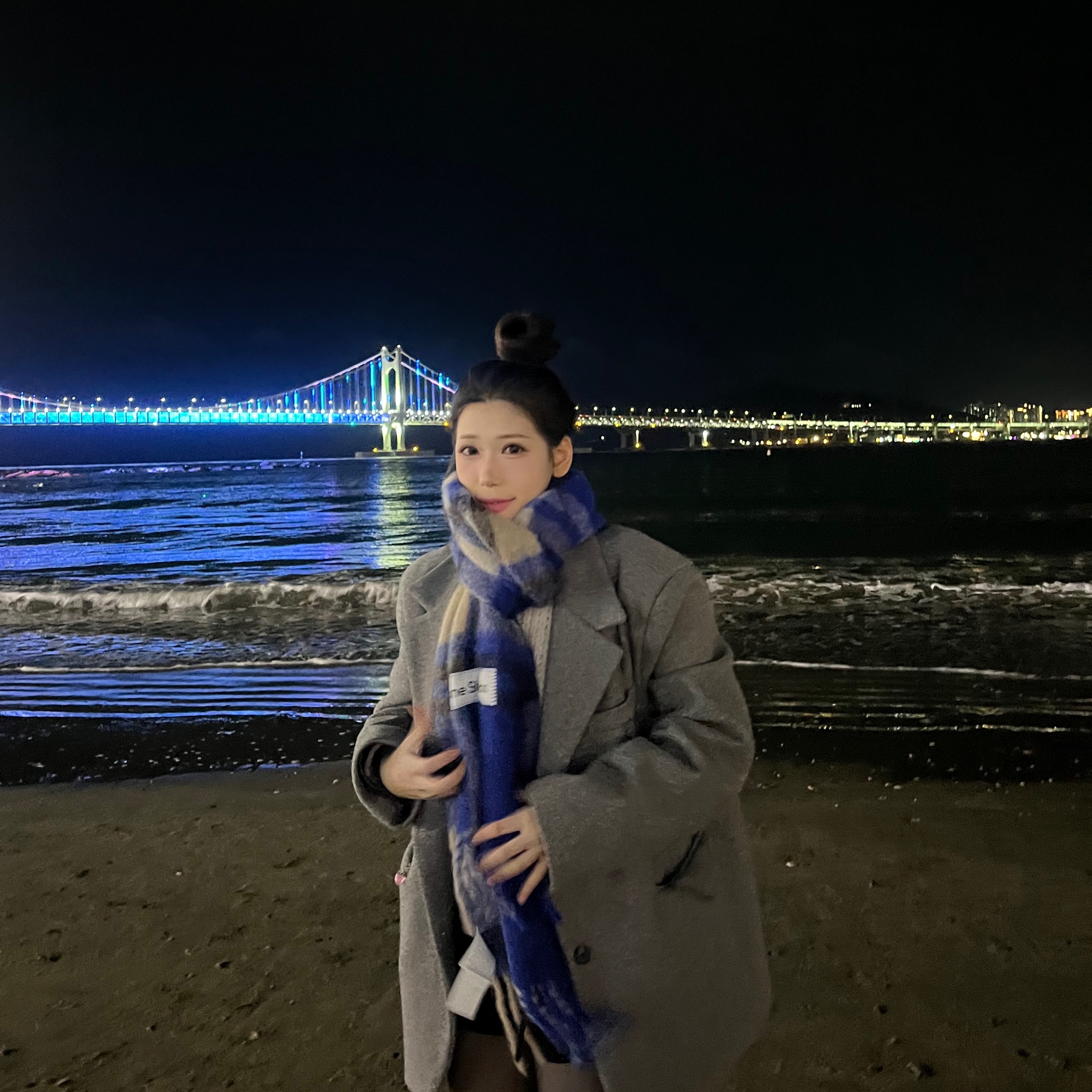 Acne Studios Mohair Tartan Muffler Electric Blue Beige 착용 스타일 - 2