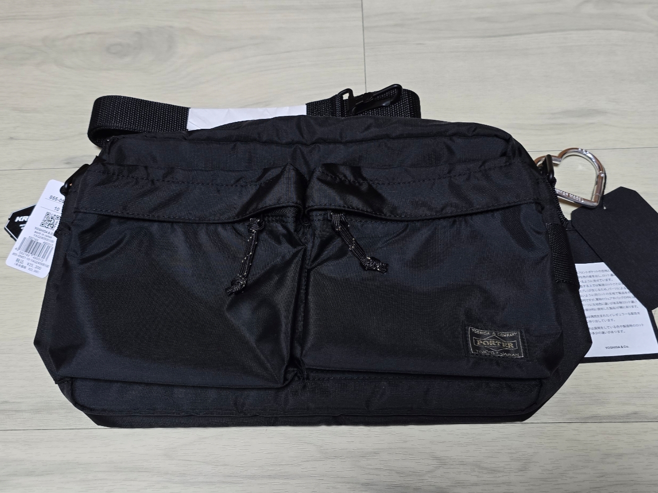 Porter Force Shoulder Bag S Black, Human Made Heart Carabiner Silver 착용 스타일