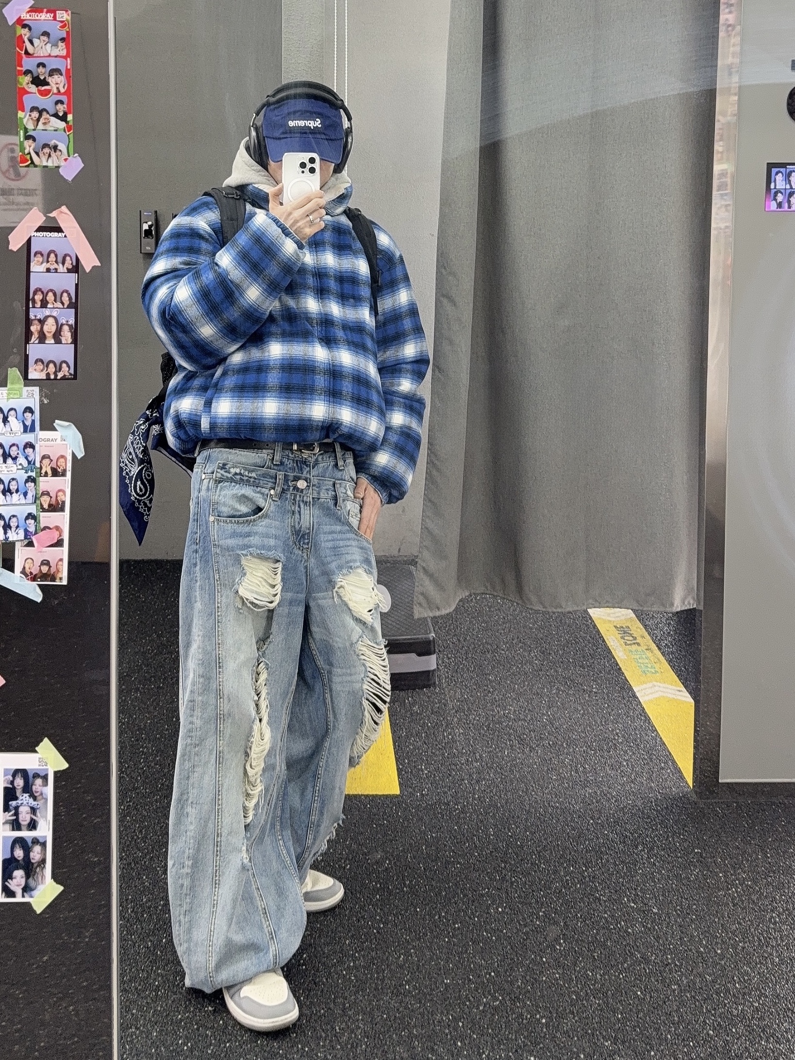 (W) Jordan 1 Mid Sail Stealth, Supreme Flannel Reversible Puffer Jacket Grey - 22FW 착용 스타일 - 9