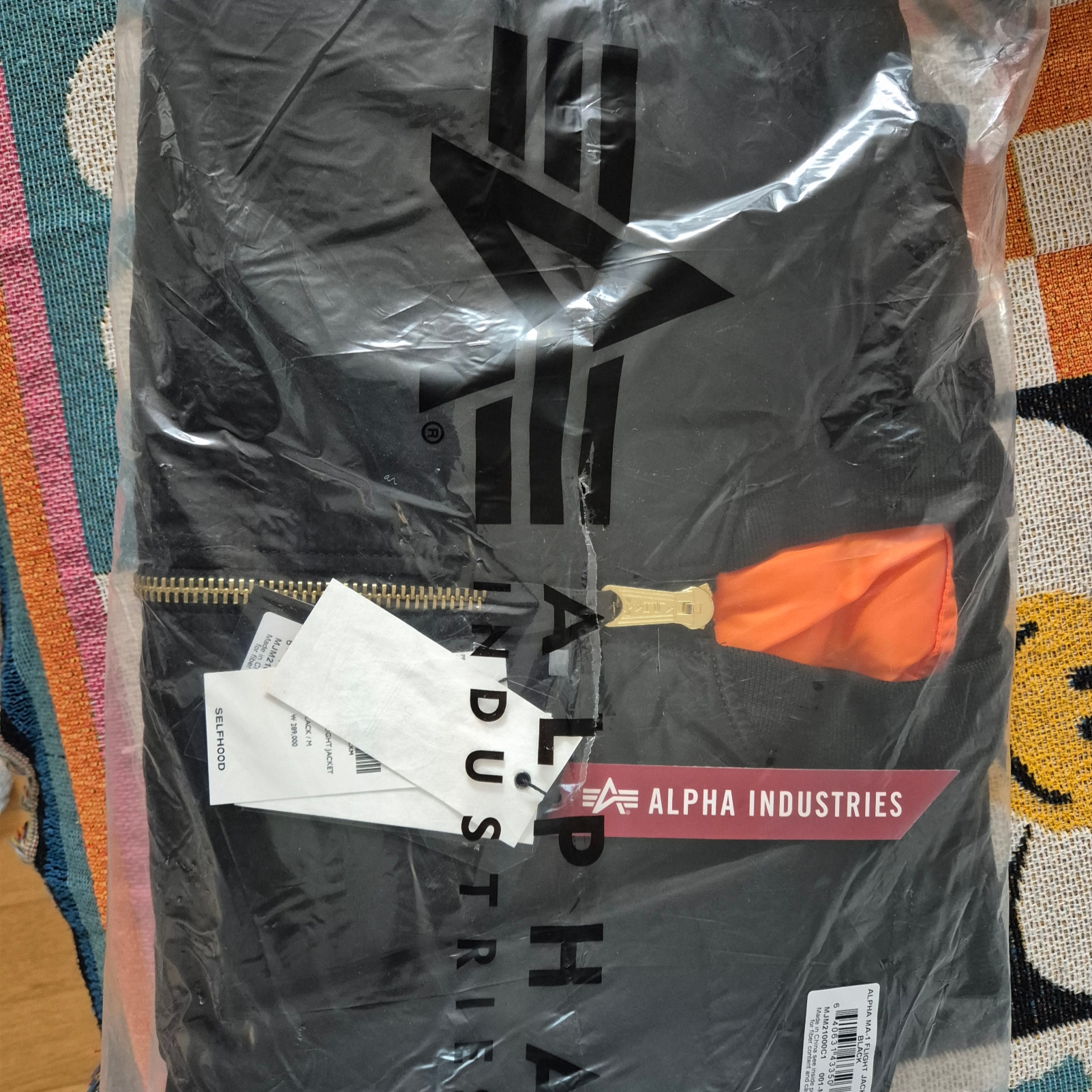 ALPHA INDUSTRIES MA-1 Flight Jacket Black 착용 스타일 - 1