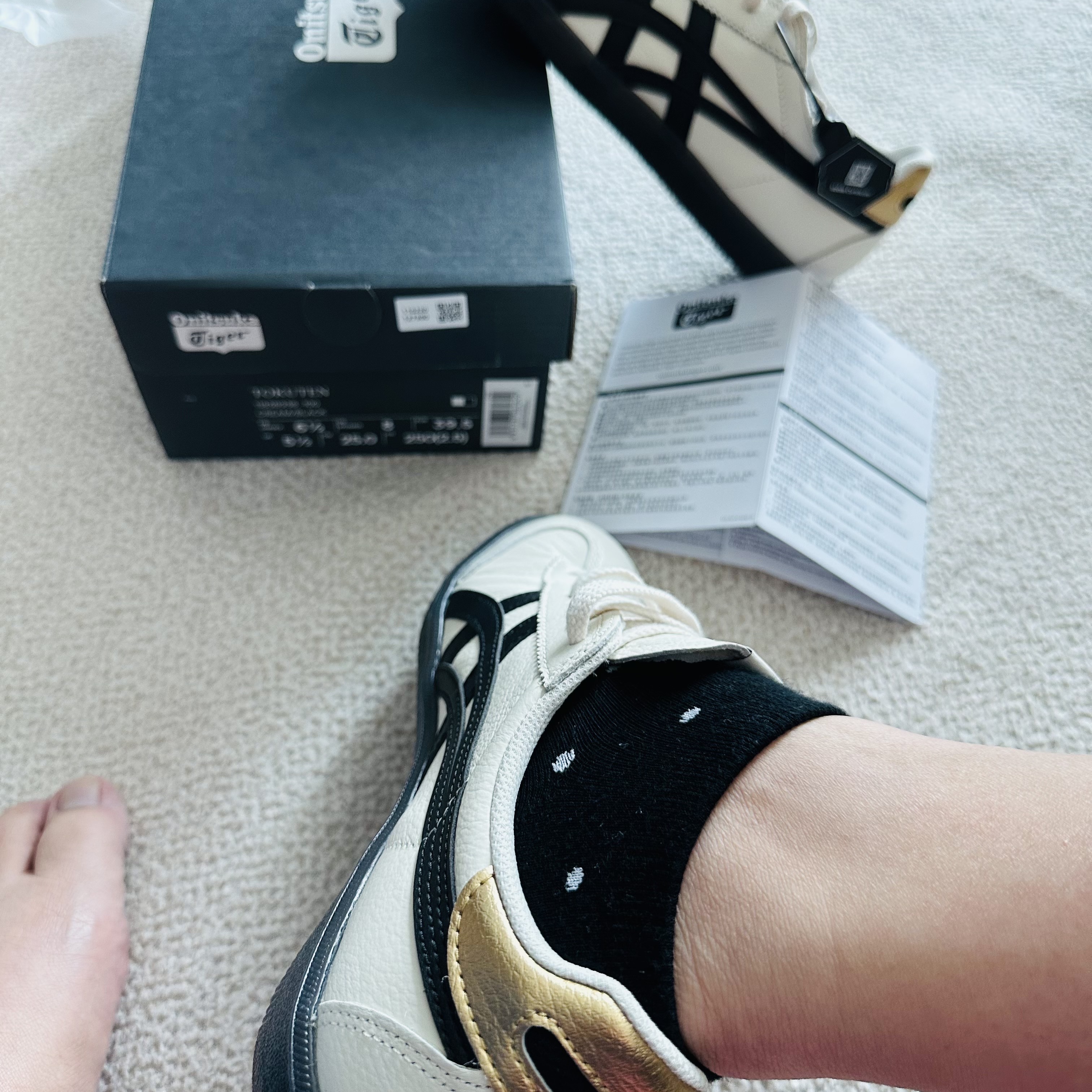 Onitsuka Tiger Tokuten White Black 착용 스타일 - 2