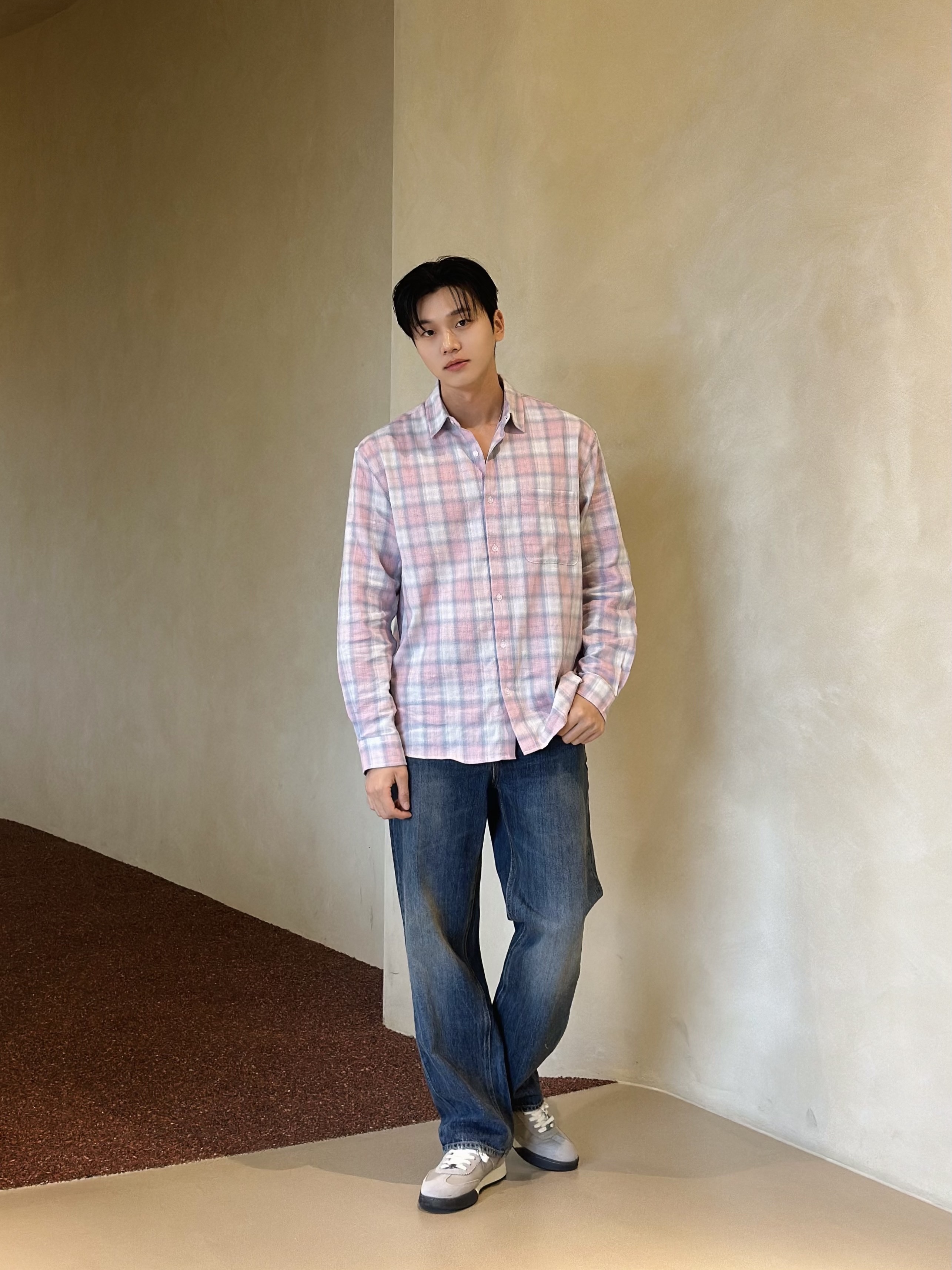[KREAM 단독] Millo Archive Multiple Layer Shirts Pastel Pink 착용 스타일 - 5