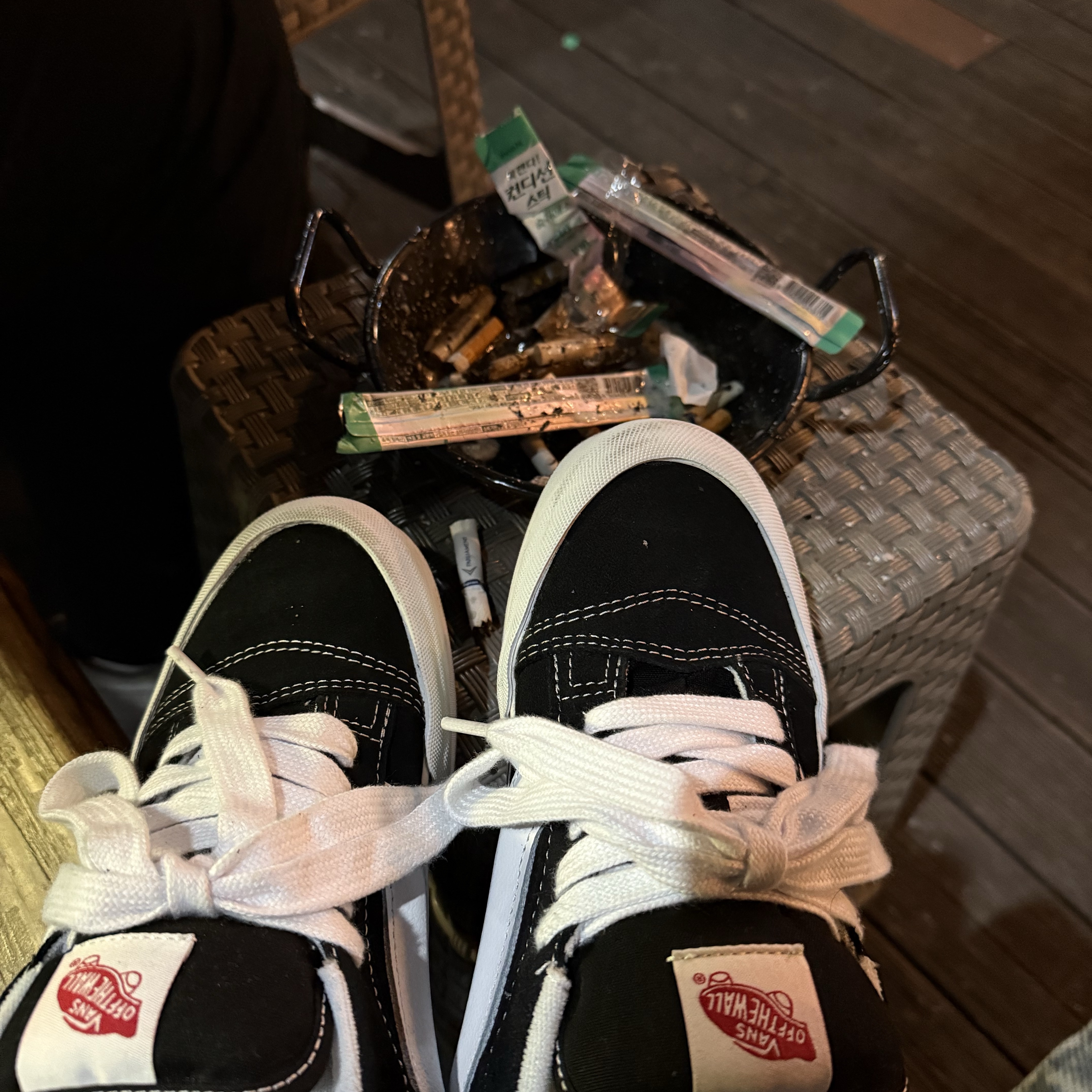 Vans Knu-Skool Black True White 착용 스타일