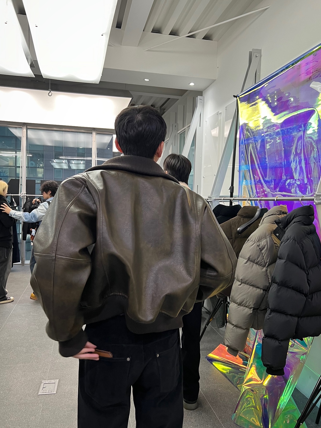 Haleine Highneck Reversible Faux Shearling Blouson Black (VJ423), Haleine Highneck Reversible Faux Shearling Blouson Brown (VJ424) 착용 스타일