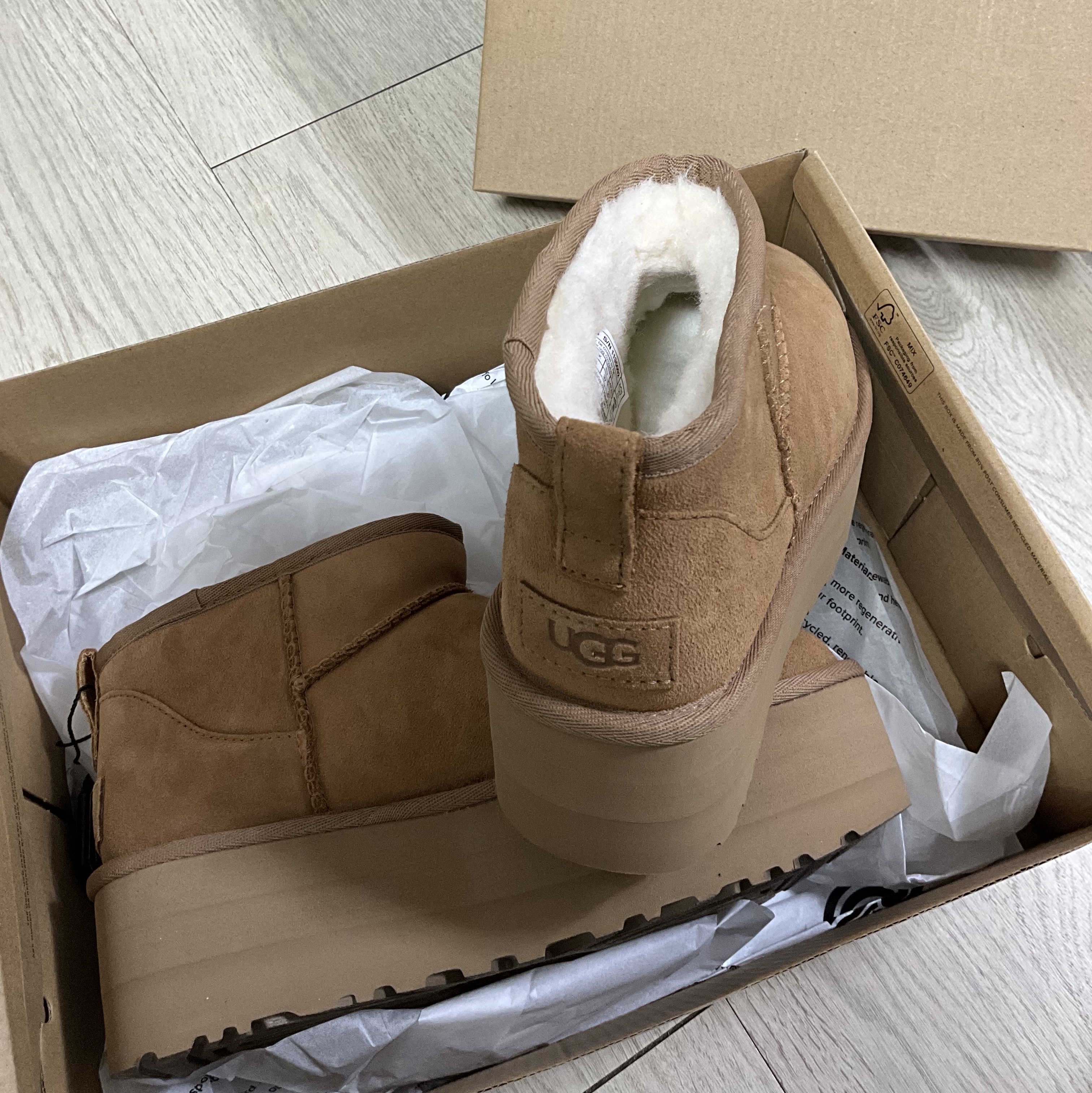(W) UGG Classic Ultra Mini Platform Boots Chestnut 착용 스타일