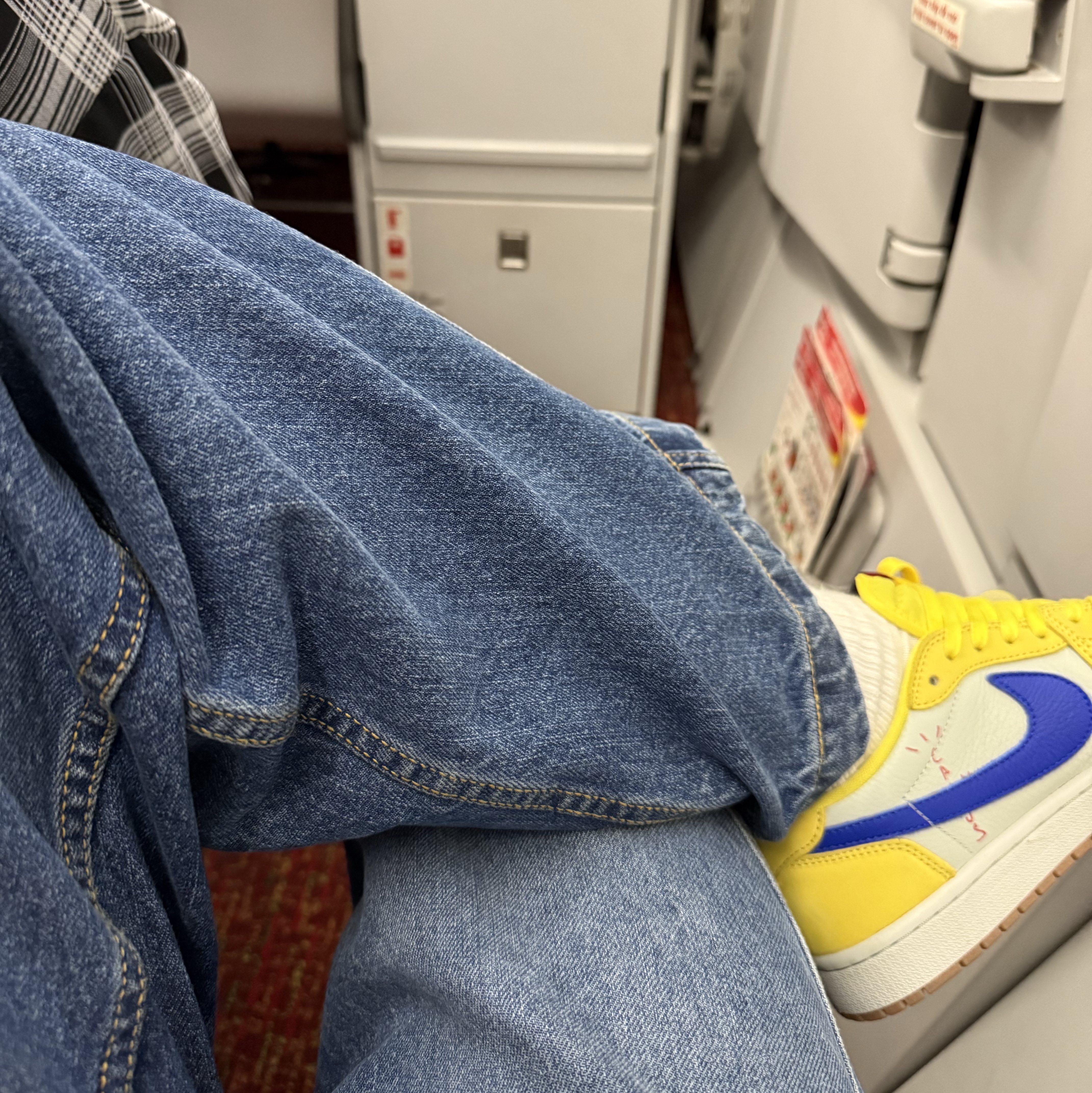 (W) Jordan 1 x Travis Scott Retro Low OG SP Canary 착용 스타일