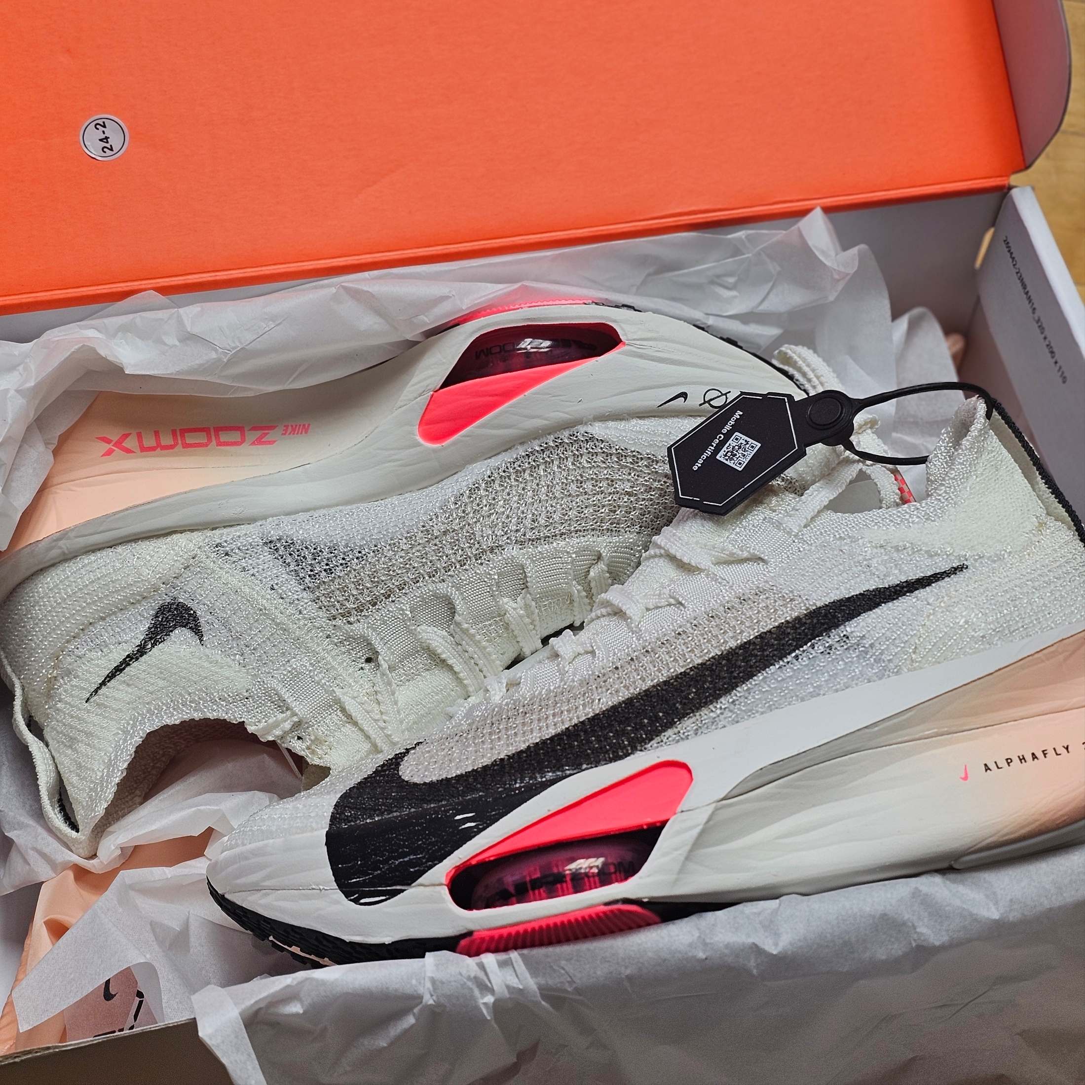 (W) Nike Air Zoom Alphafly Next% 3 Sail Crimson Tint 착용 스타일