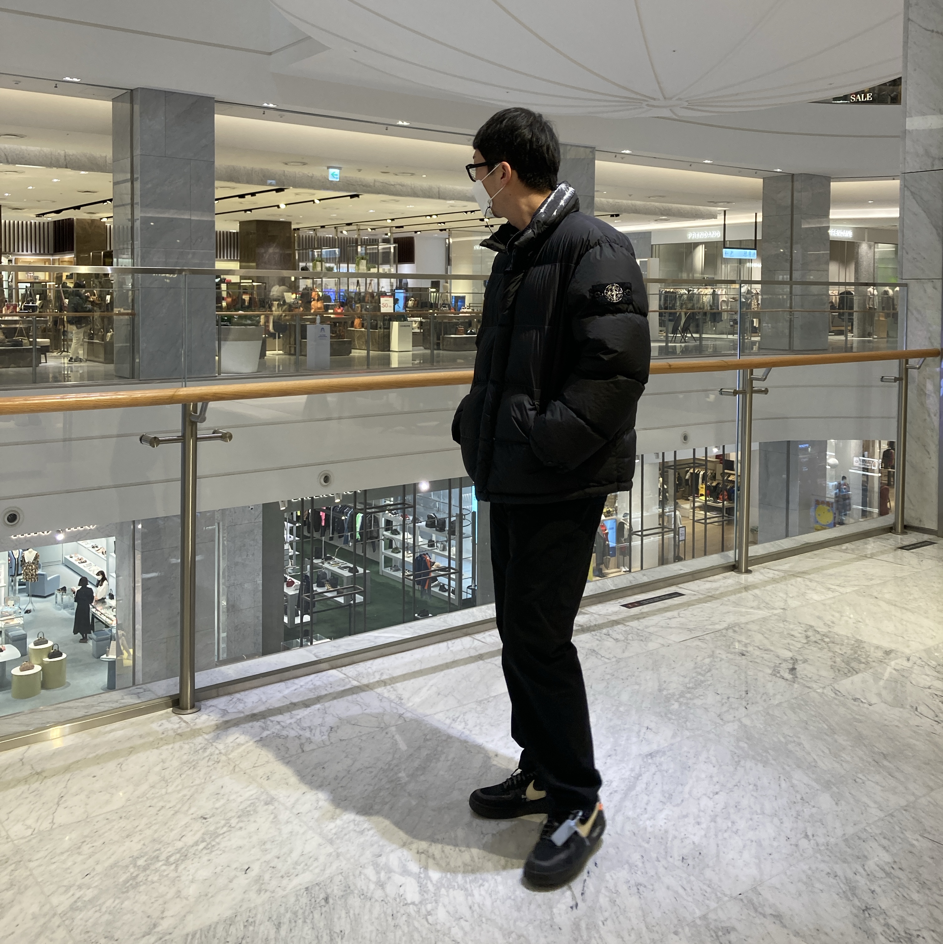 Supreme x Stone Island Painted Camo Crinkle Down Jacket Black - 20FW, Nike x Off-White Air Force 1 Low Black White 착용 스타일