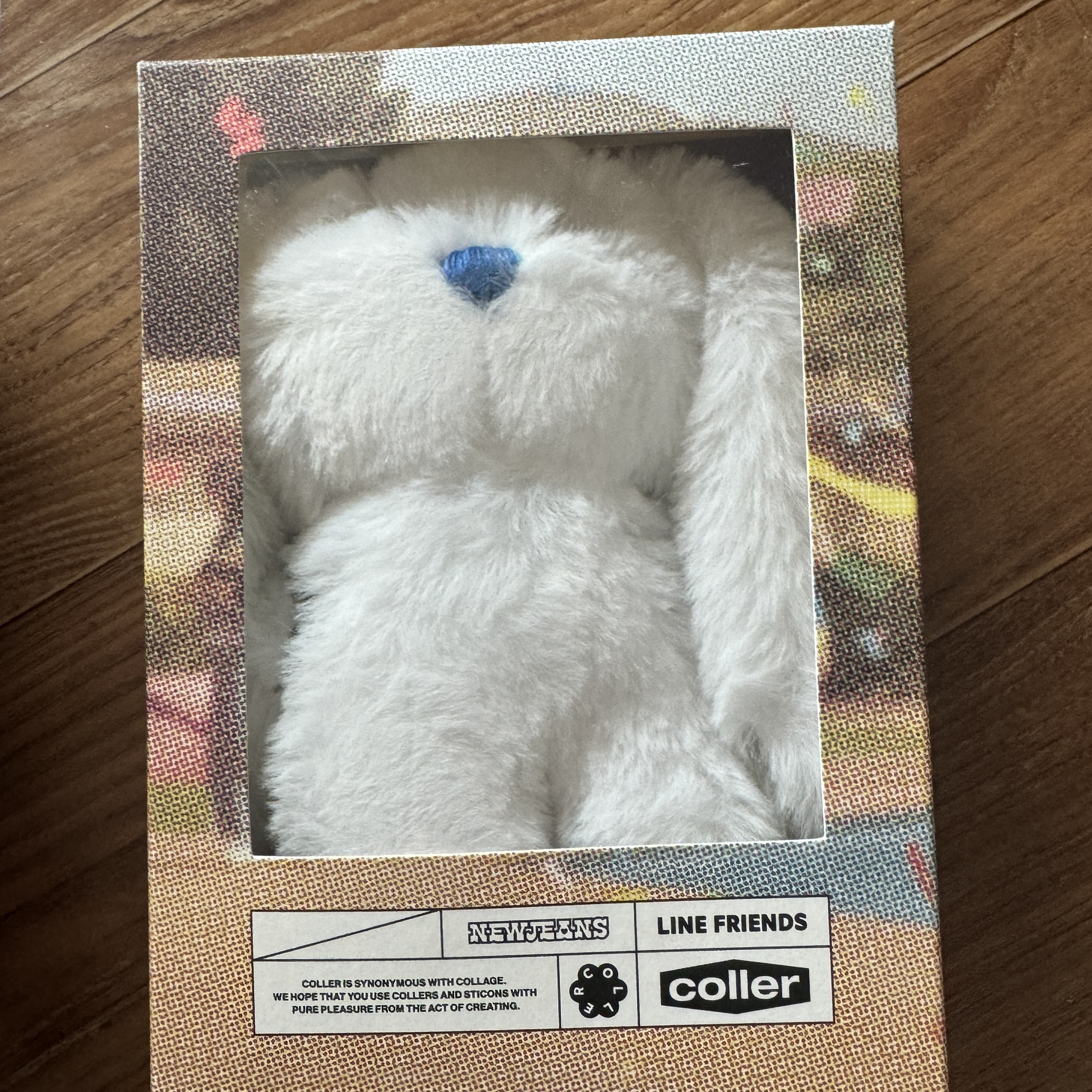 NewJeans x Coller Bunny Plush Keyring White 착용 스타일