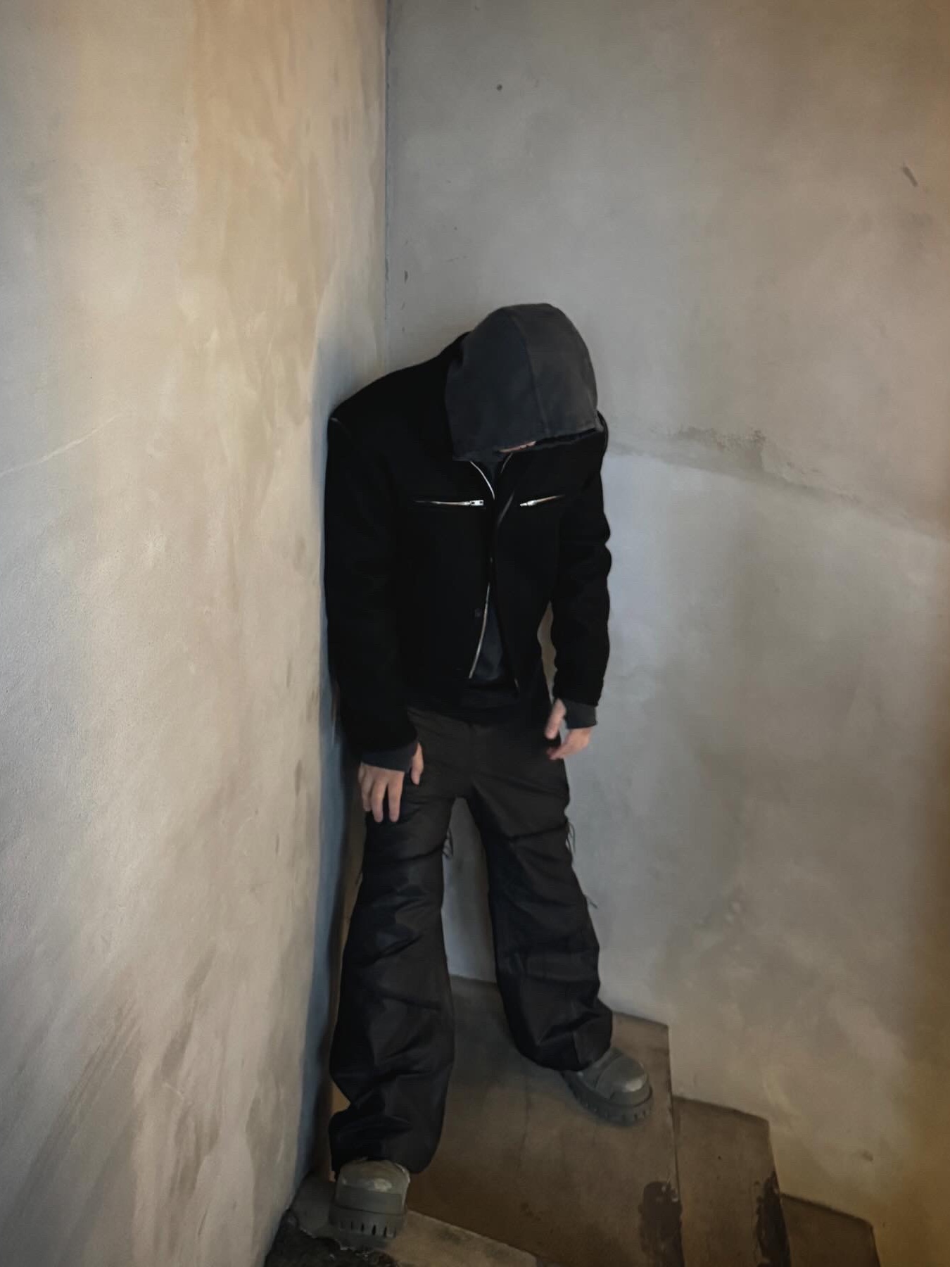 [KREAM 단독] BLR Vintage Garment Dyeing Hoodie Black, Balenciaga Combat Strike 20mm Boot Kaki 착용 스타일