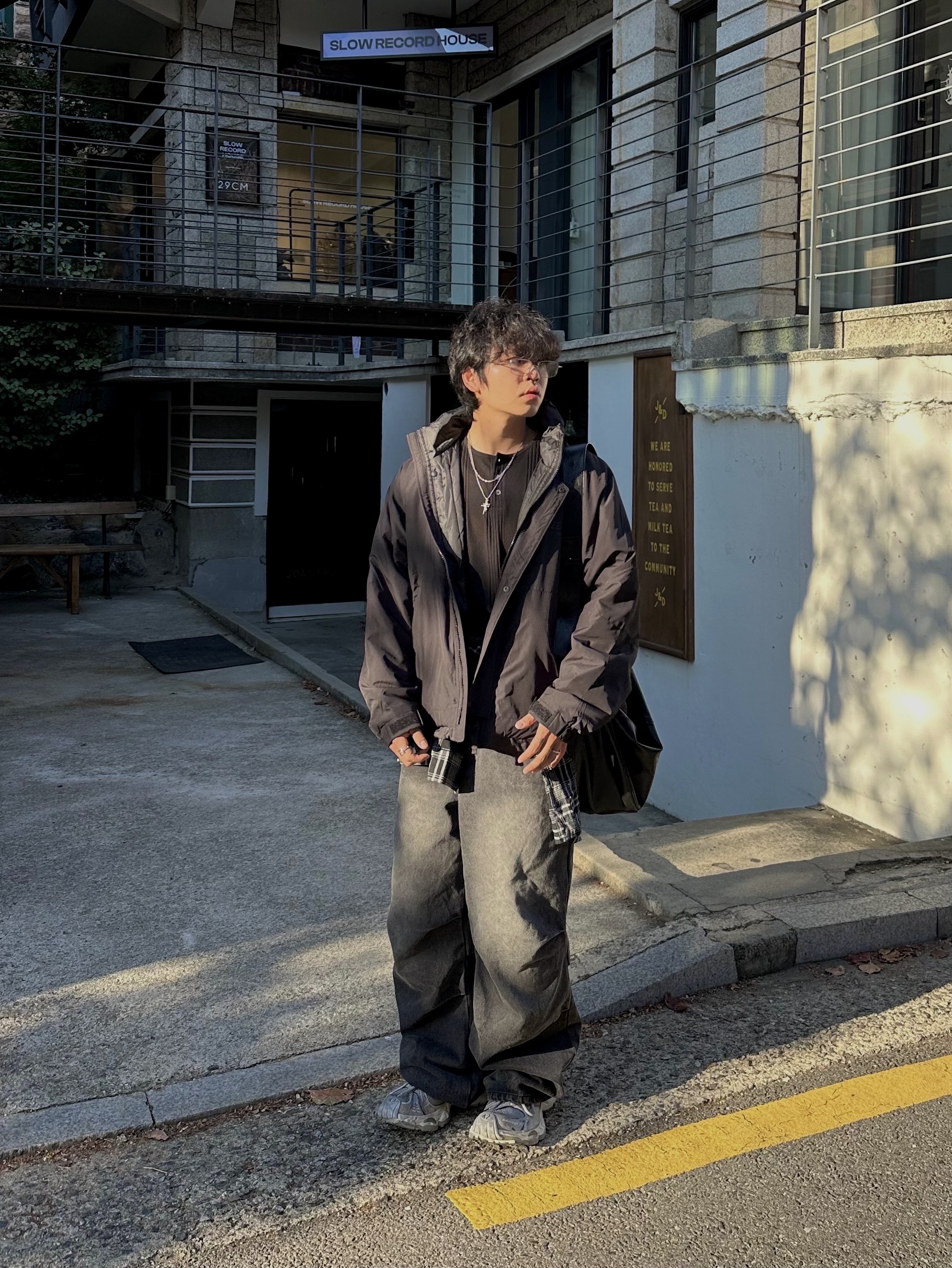 Polyteru Human Index Human Loosed Half Zip Knit Gray, Balenciaga Stapler Sneaker Beige Grey 착용 스타일 - 1