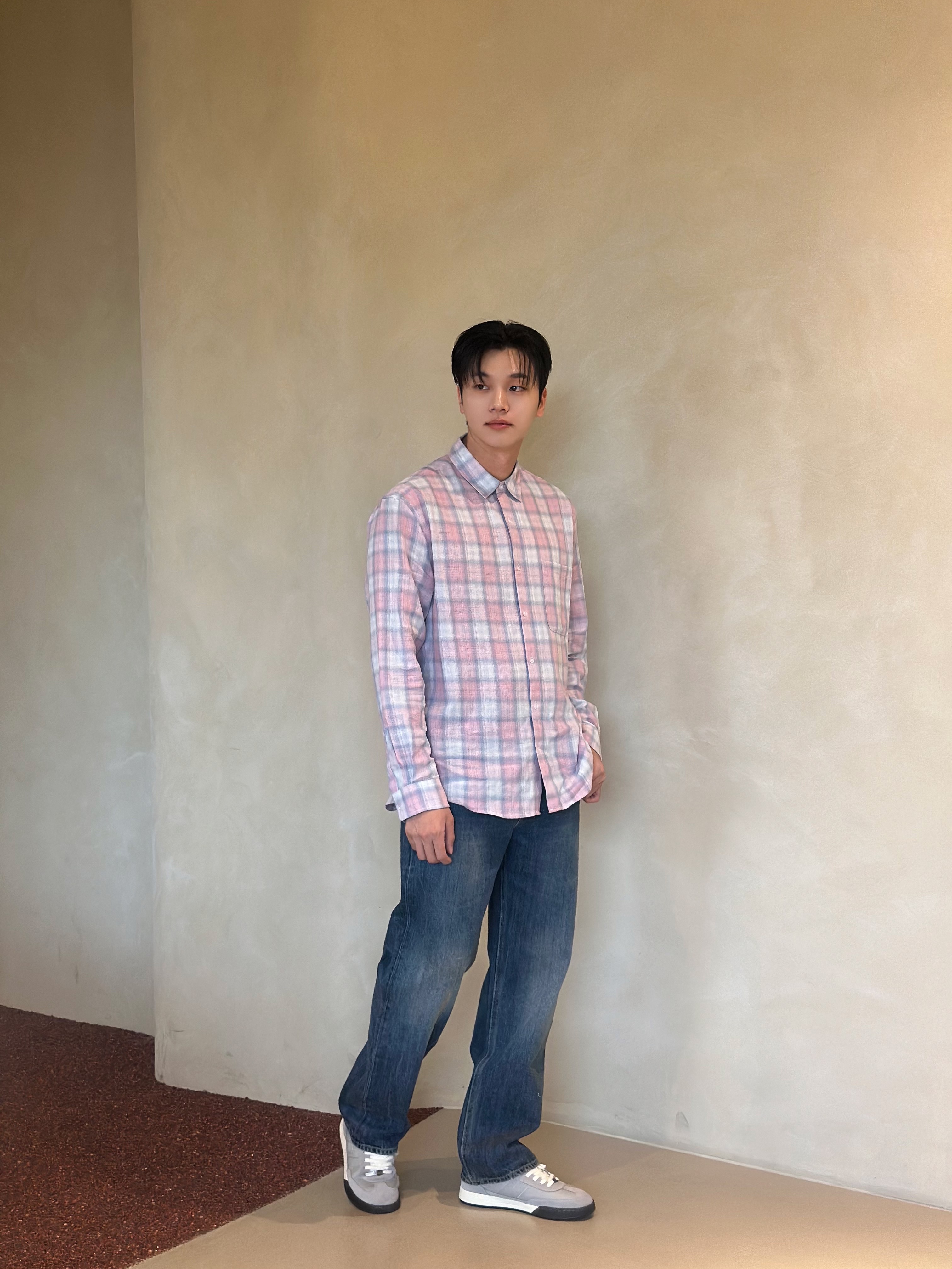 [KREAM 단독] Millo Archive Multiple Layer Shirts Pastel Pink 착용 스타일 - 6