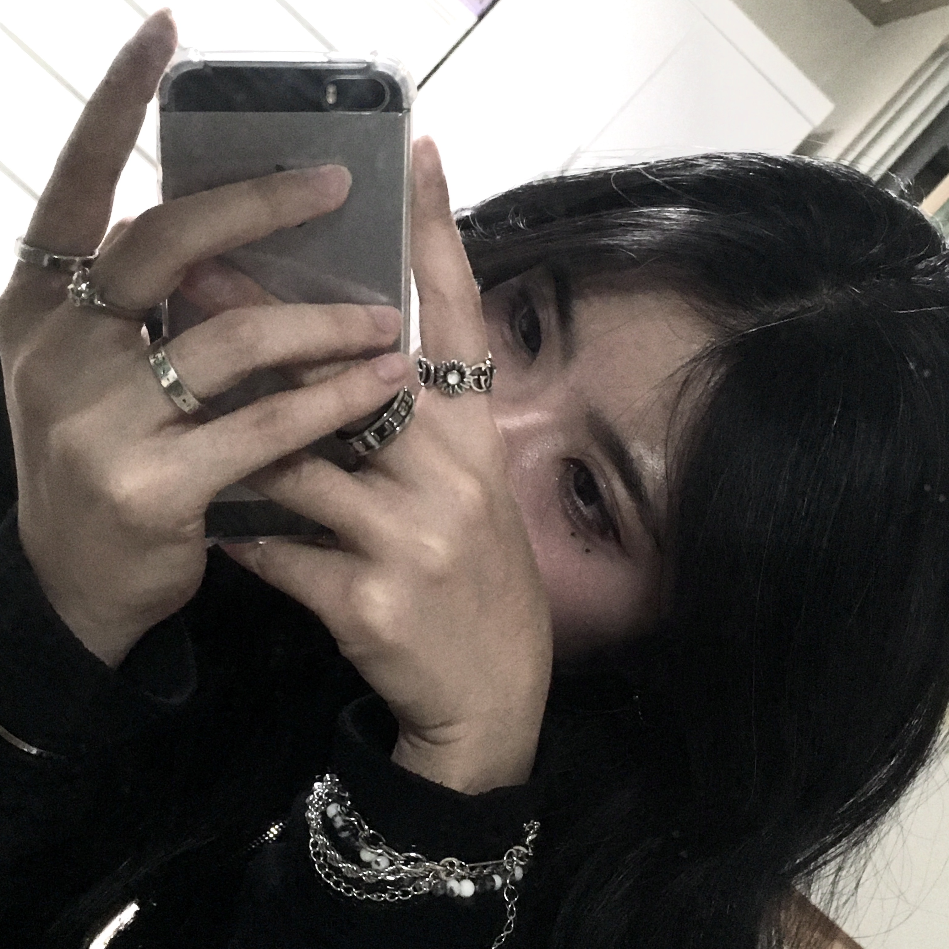 Gucci Double G Mother of Pearl Ring Silver, Gucci Ghost Ring Silver 6mm 착용 스타일 - 1