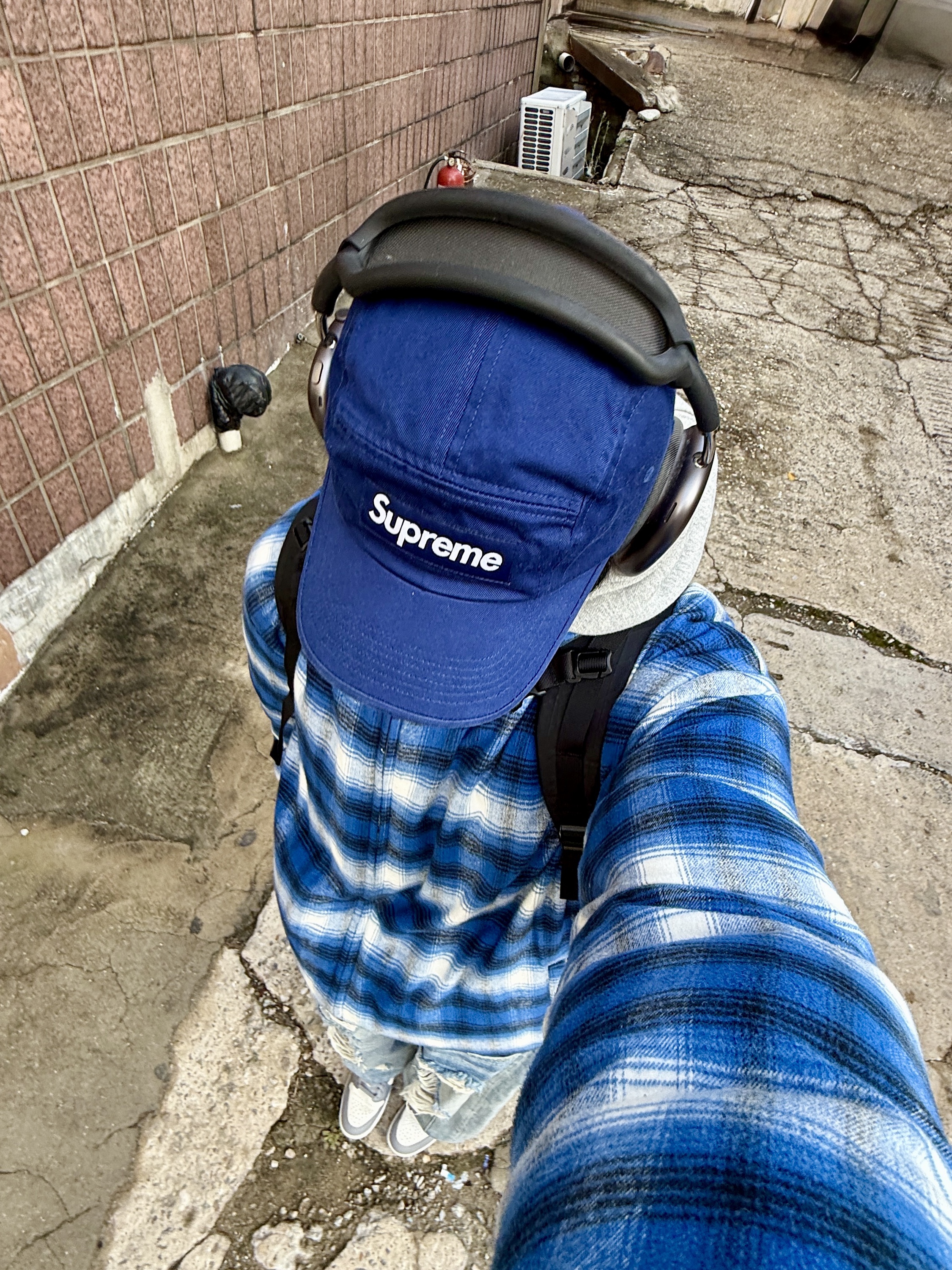 (W) Jordan 1 Mid Sail Stealth, Supreme Flannel Reversible Puffer Jacket Grey - 22FW 착용 스타일 - 2