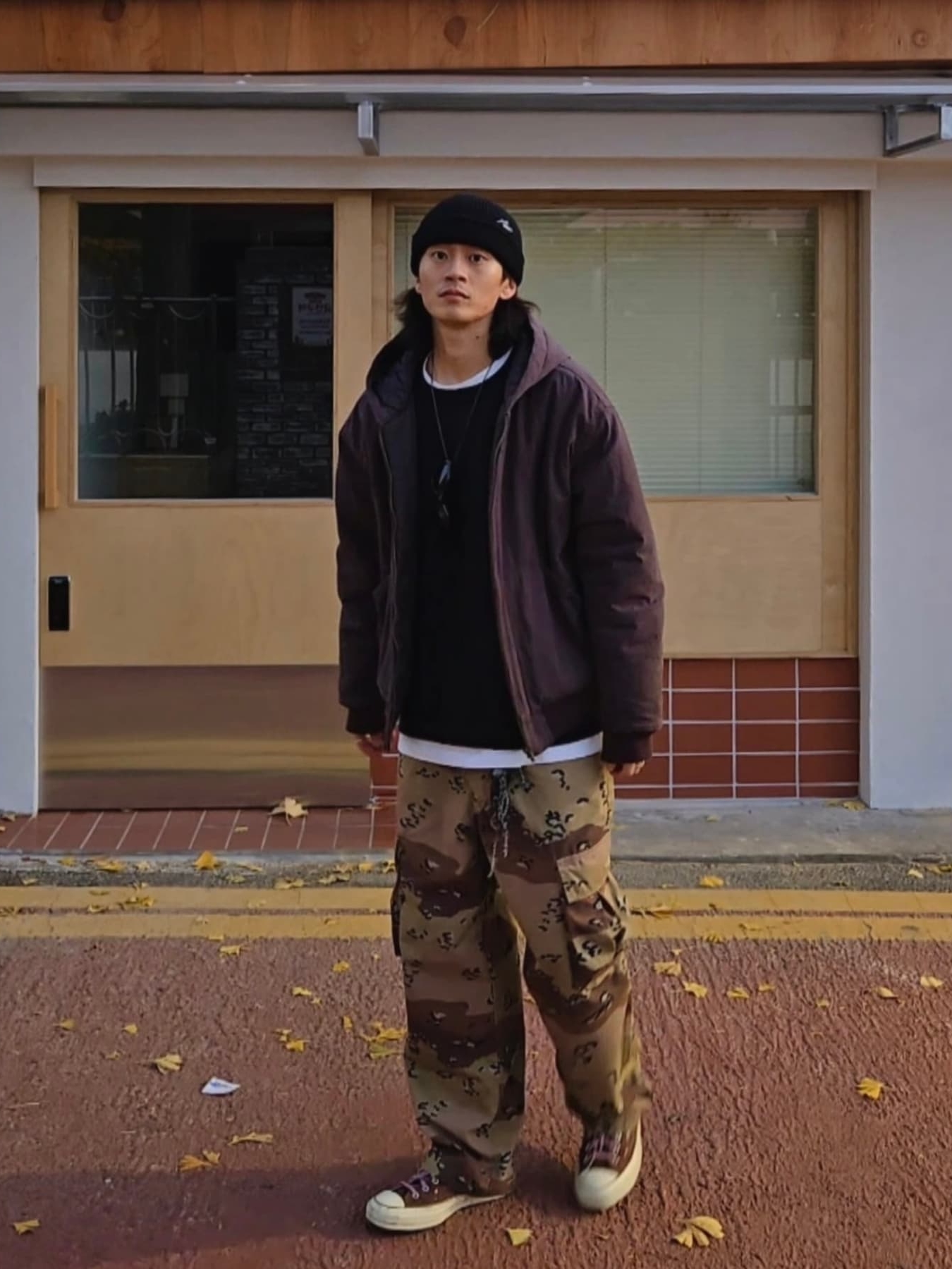 Stussy Bent Crown Sweater Black, Converse x Bandulu Chuck 70 High Cappuccino 착용 스타일