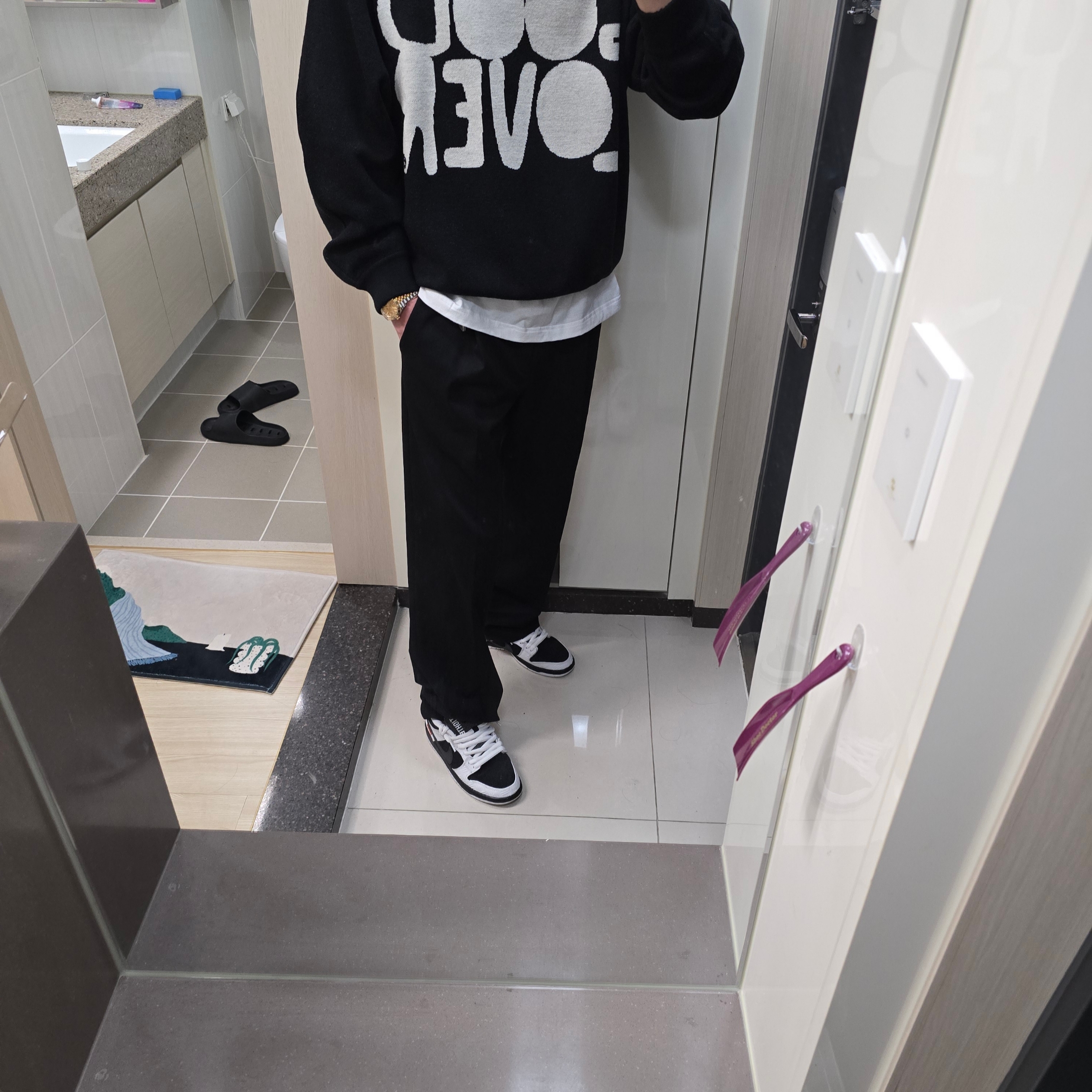 Nike x Tightbooth SB Dunk Low Pro Black and White 착용 스타일