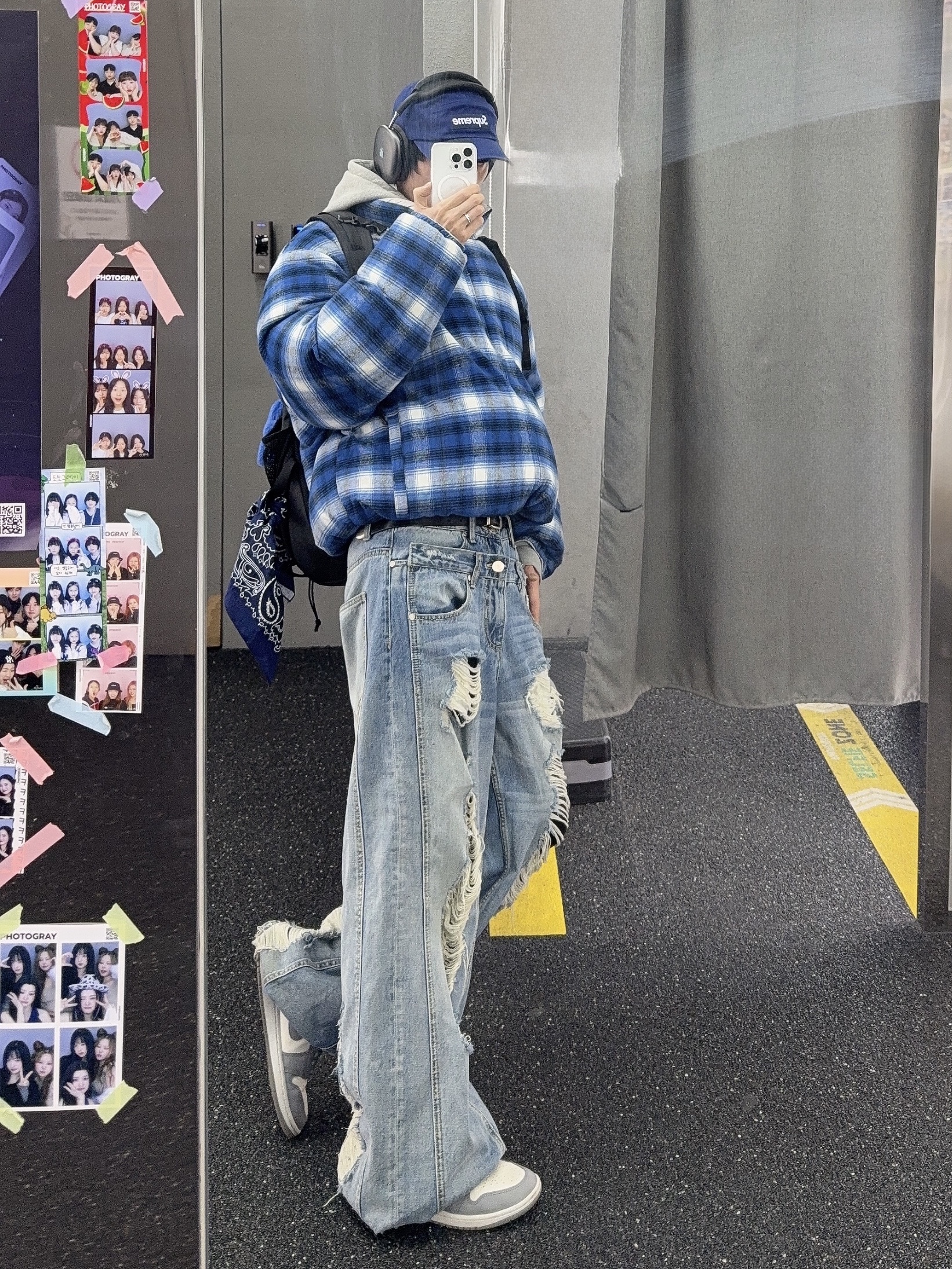 (W) Jordan 1 Mid Sail Stealth, Supreme Flannel Reversible Puffer Jacket Grey - 22FW 착용 스타일 - 1