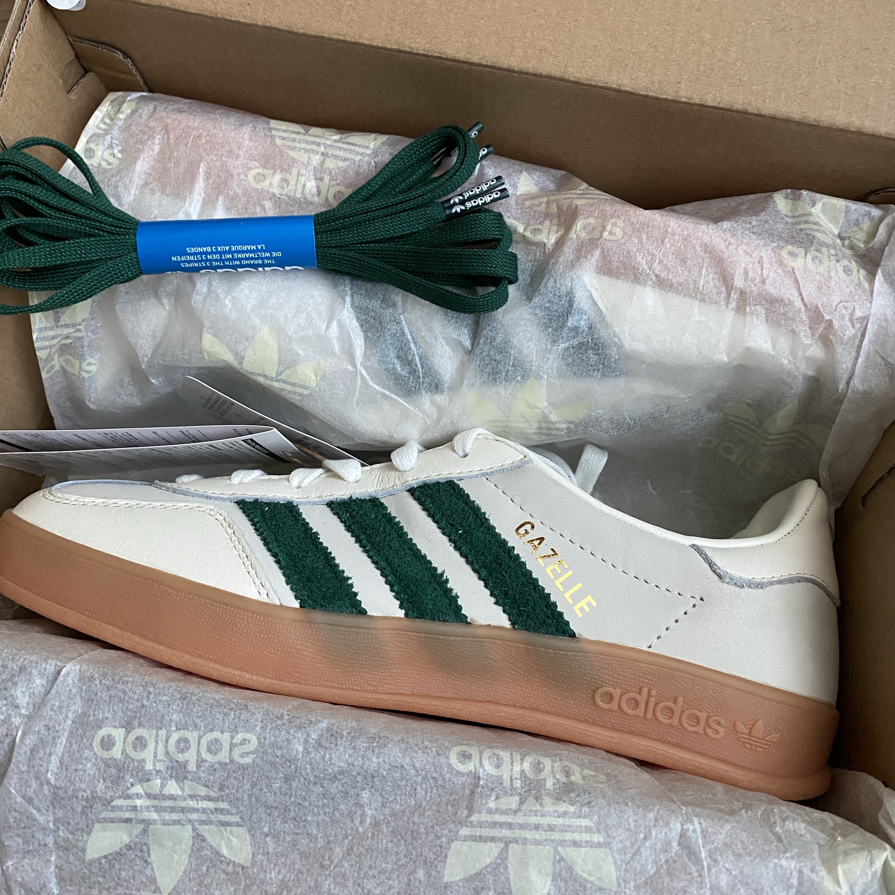 Adidas x Emmi Gazelle Indoor Off White Dark Green 착용 스타일