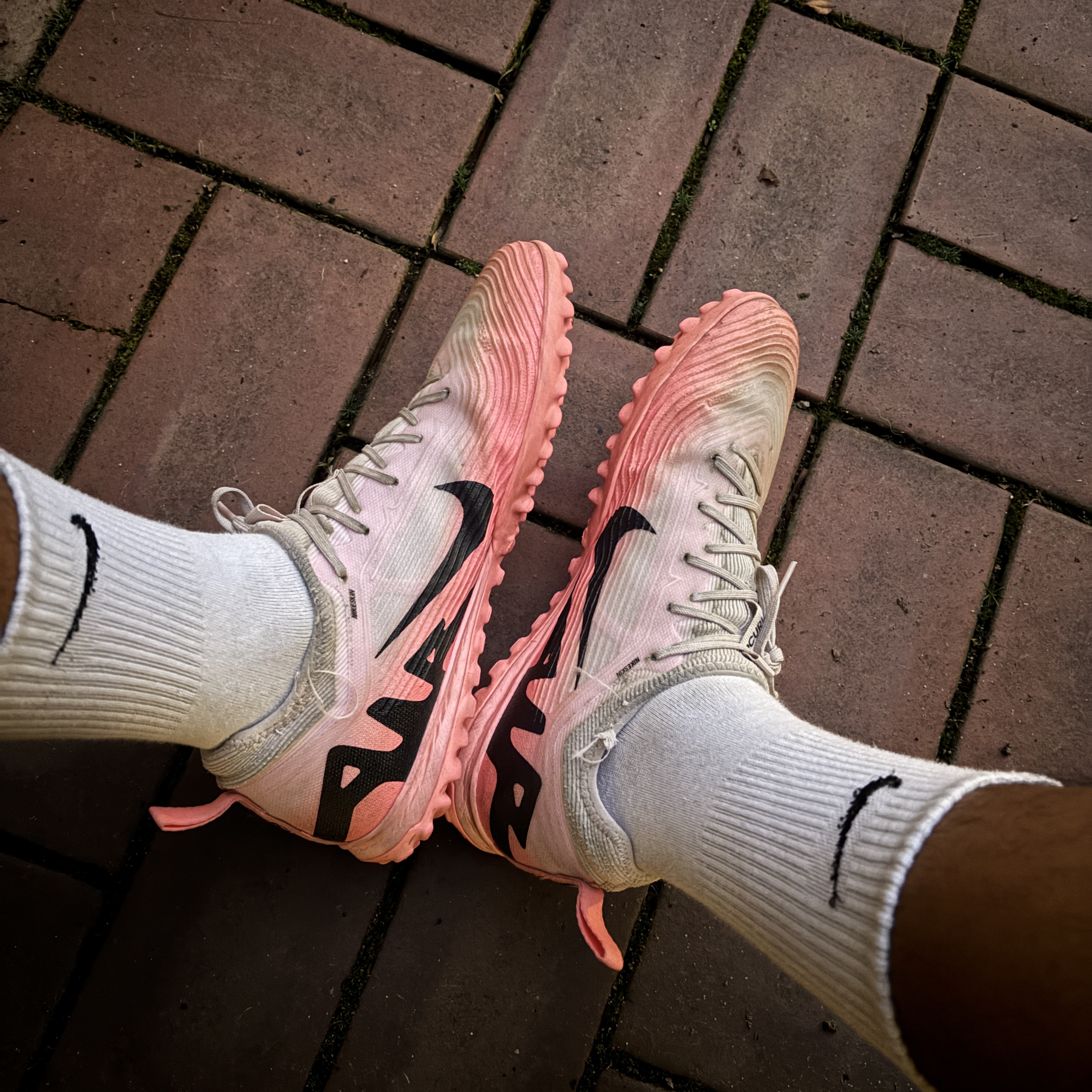 Nike Zoom Mercurial Vapor 15 Pro TF Pink Foam Black 착용 스타일