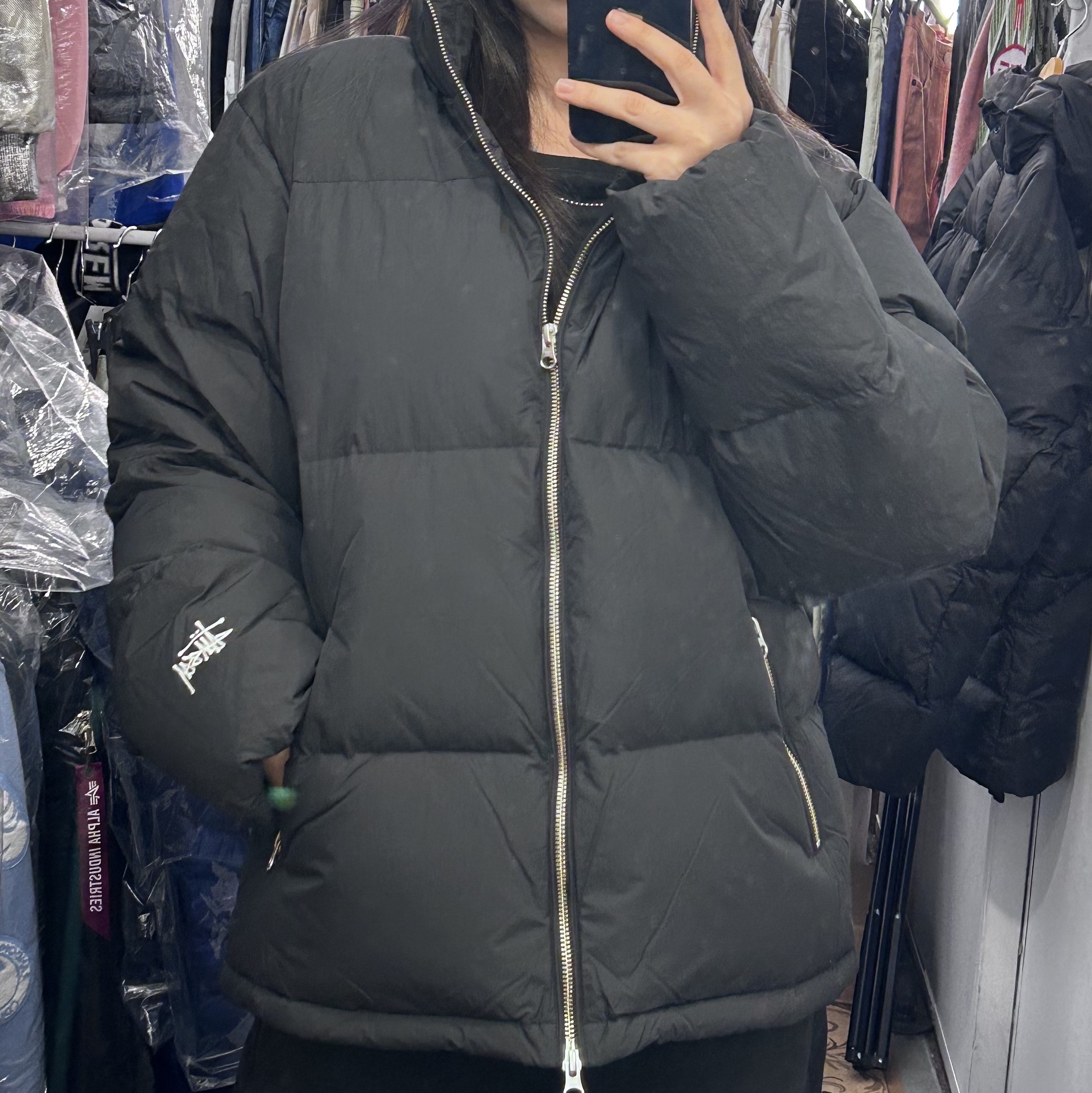 Telfar x UGG Small Shopping Bag Blue, Palace x Oakley Puffa Black - 24FW 착용 스타일 - 4