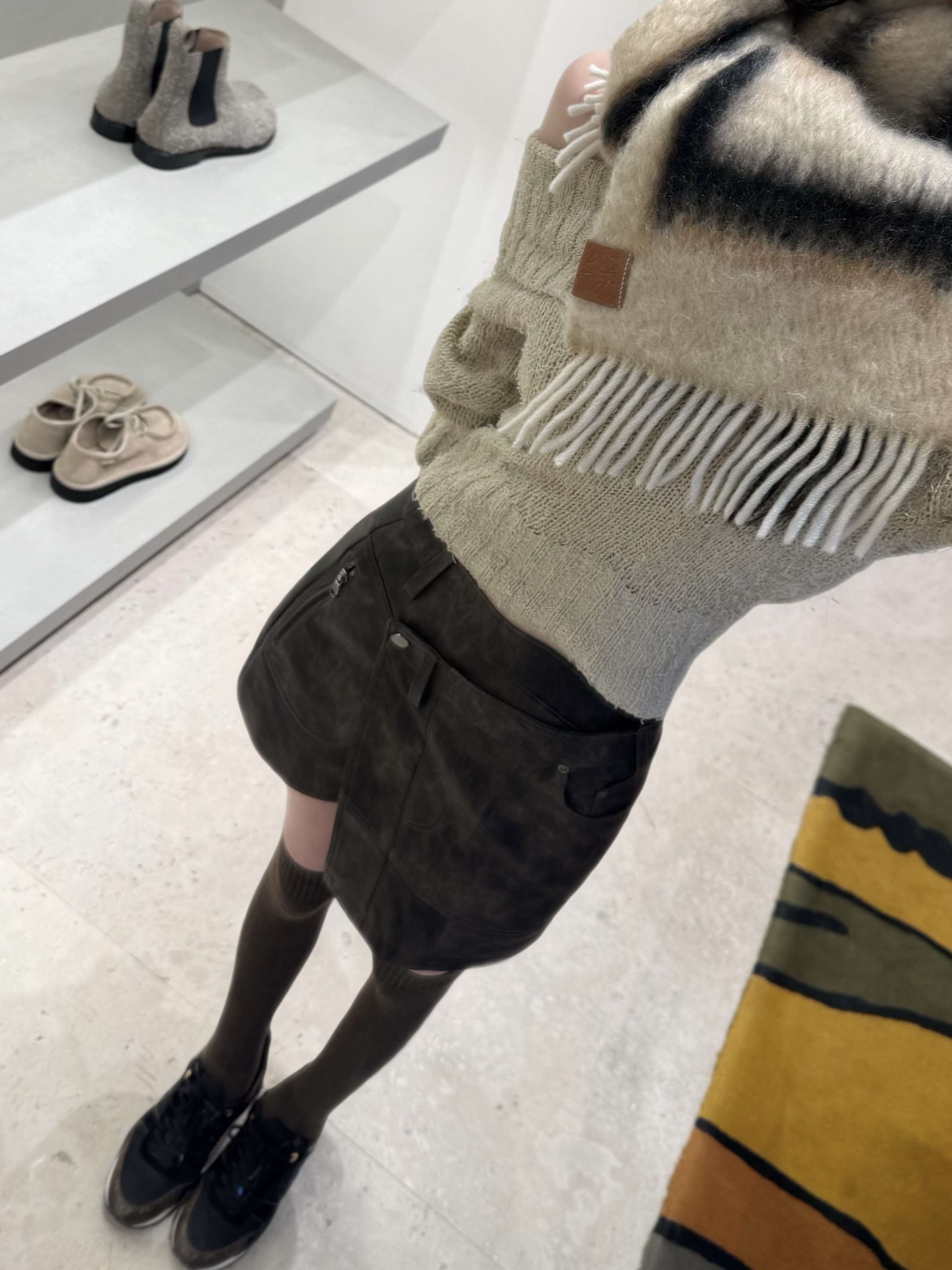 (W) Loewe Muffler in Wool and Mohair Camel Black, (W) Bohemian Seoul Ribbed Button Off Shoulder Ivory 착용 스타일