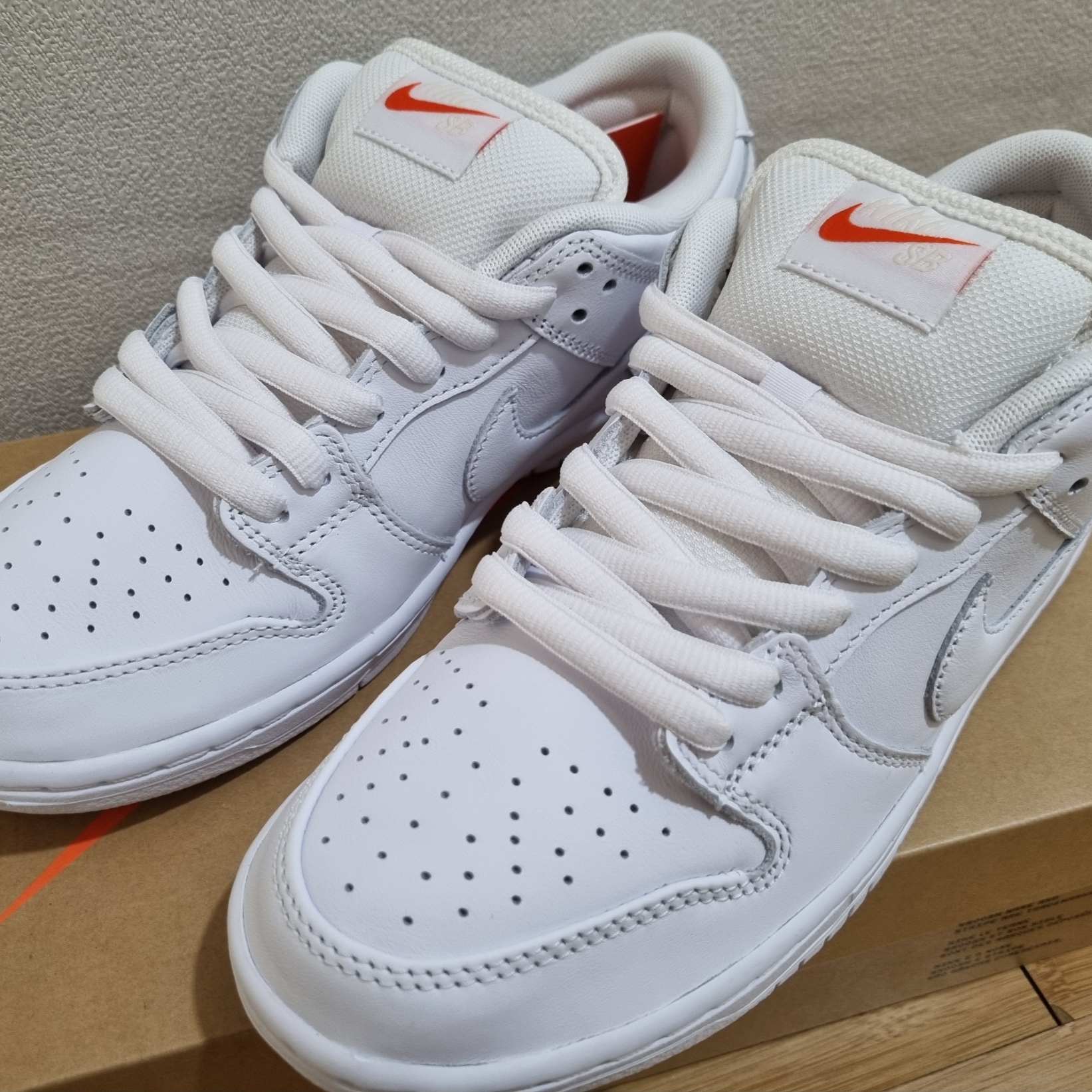 Nike SB Dunk Low Pro Triple White 착용 스타일