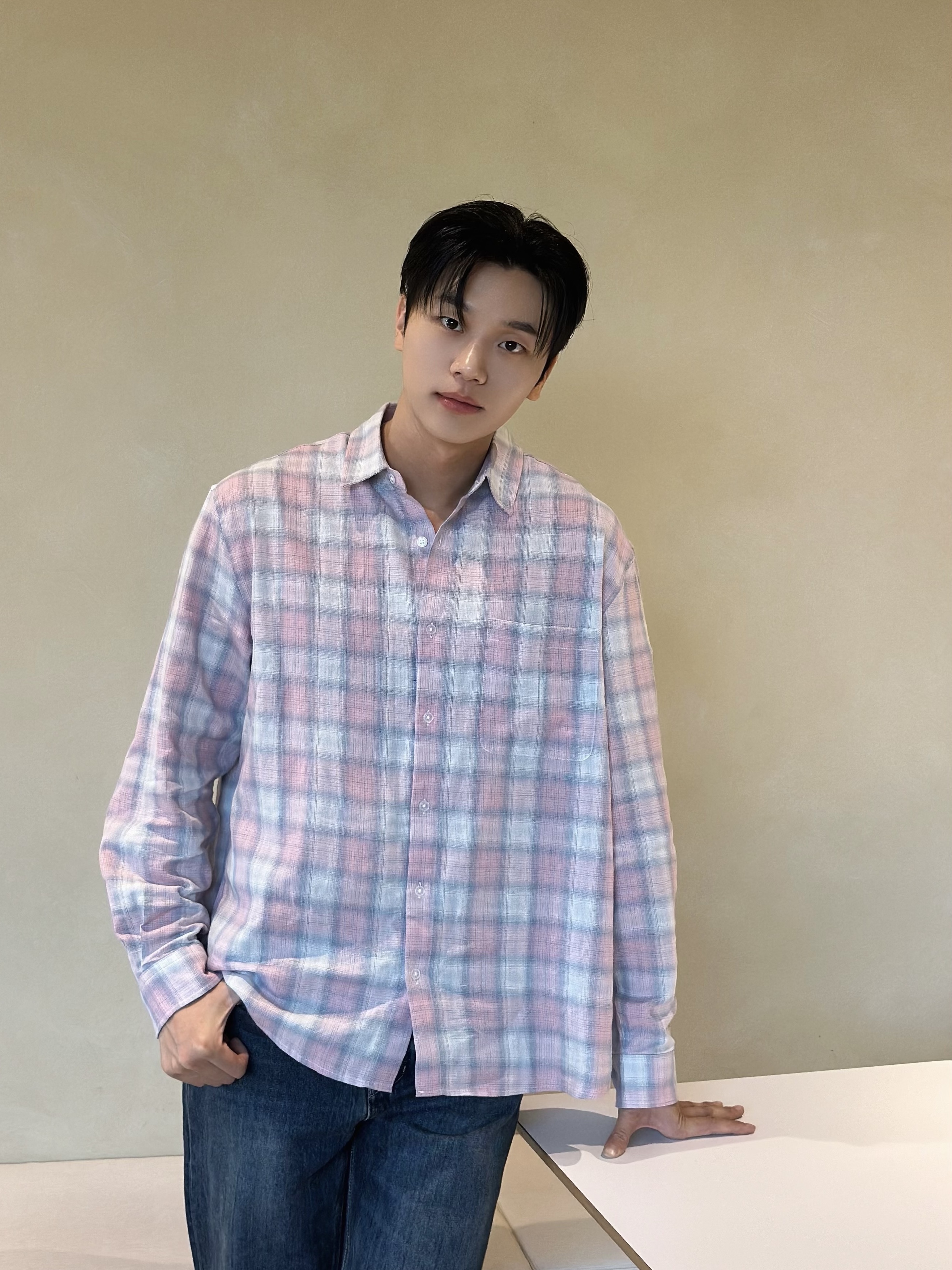 [KREAM 단독] Millo Archive Multiple Layer Shirts Pastel Pink 착용 스타일 - 4