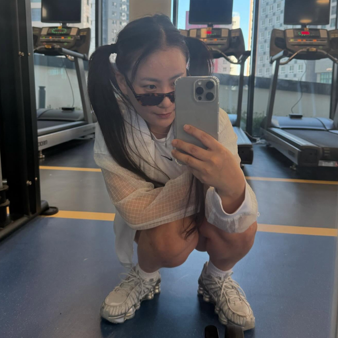 (W) Nike Shox TL Pure Platinum and Metallic Silver 착용 스타일 - 2