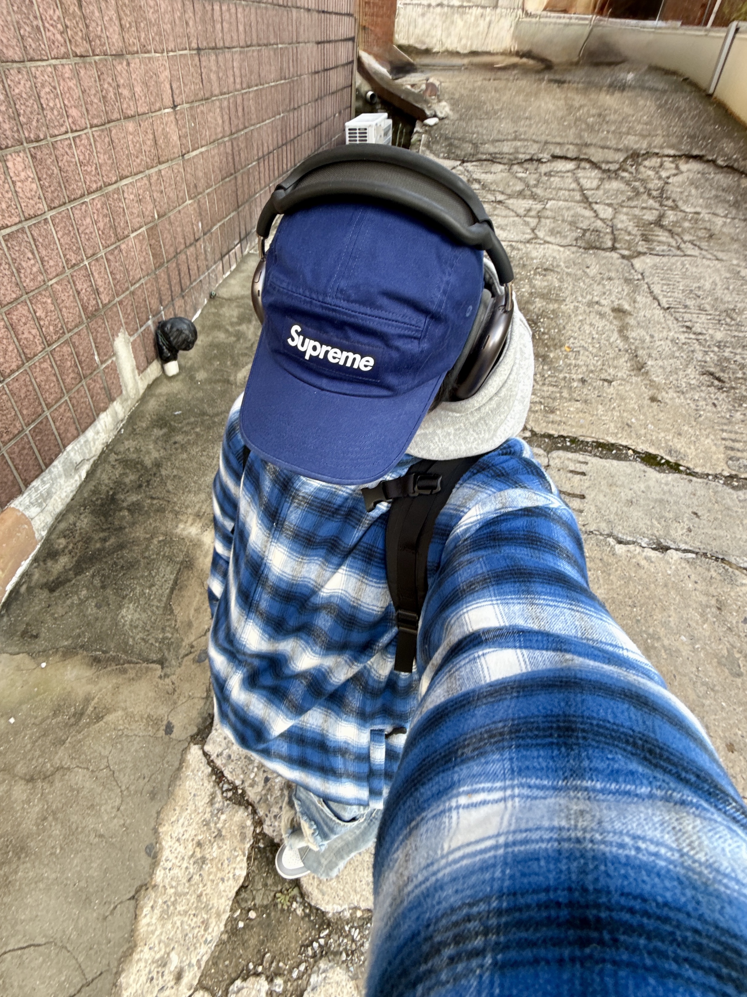 (W) Jordan 1 Mid Sail Stealth, Supreme Flannel Reversible Puffer Jacket Grey - 22FW 착용 스타일 - 10