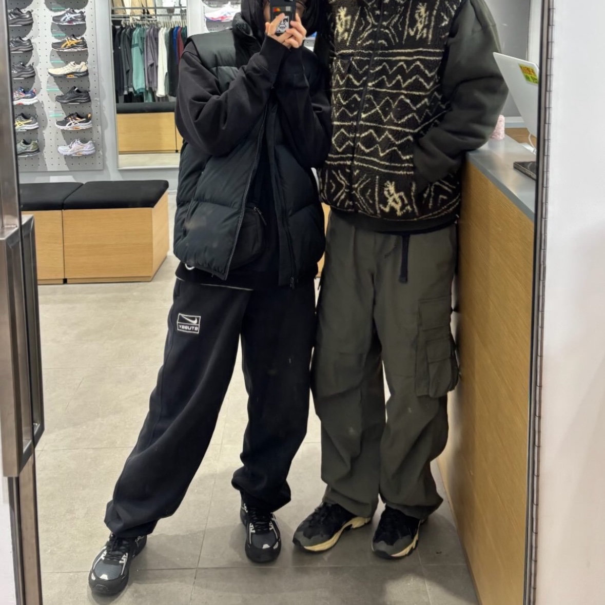 Nike x Stussy NRG Washed Fleece Pants Black (DO5296-010), Asics Gel-Sonoma 15-50 Black Carrier Grey 착용 스타일