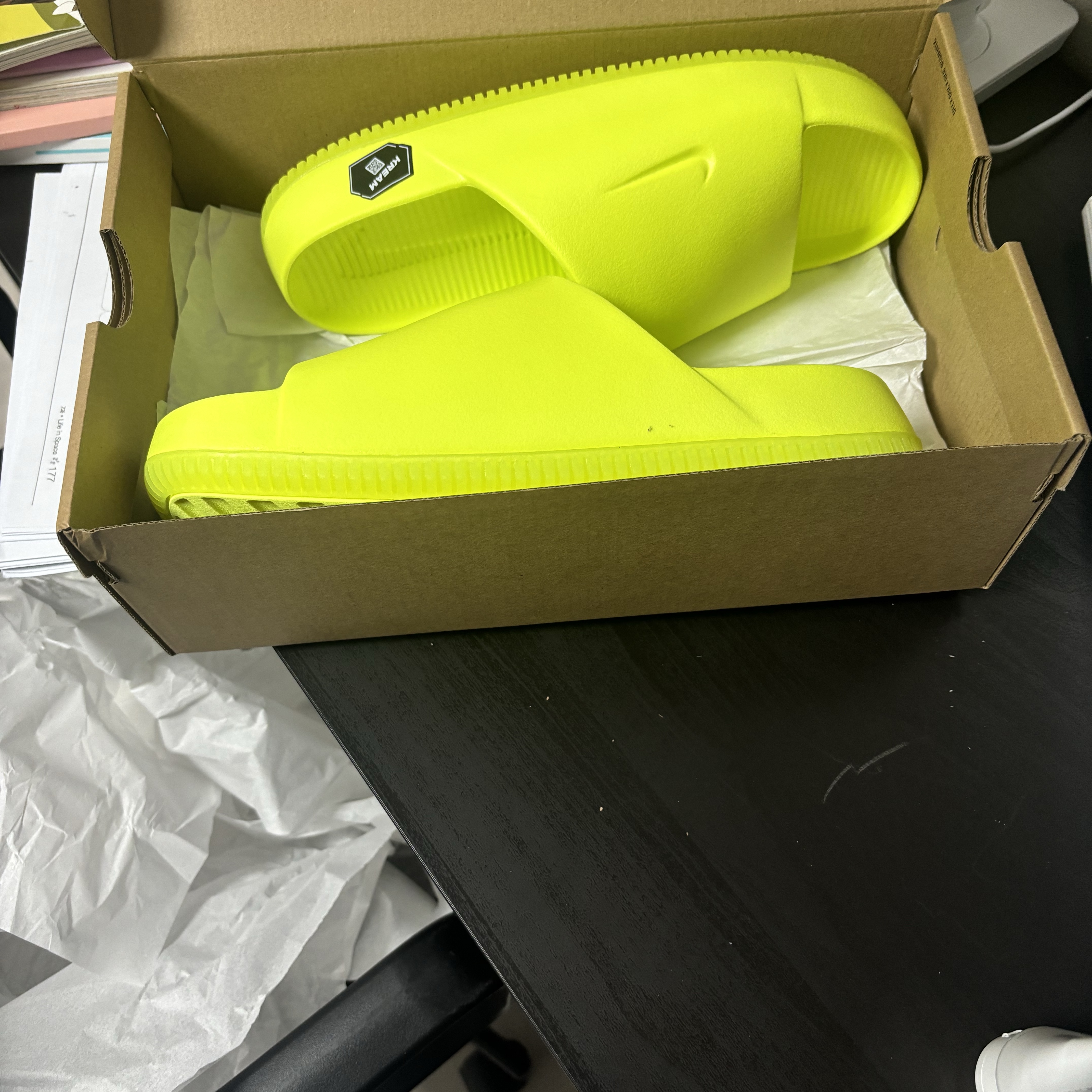 Nike Calm Slide Volt 착용 스타일 - 2
