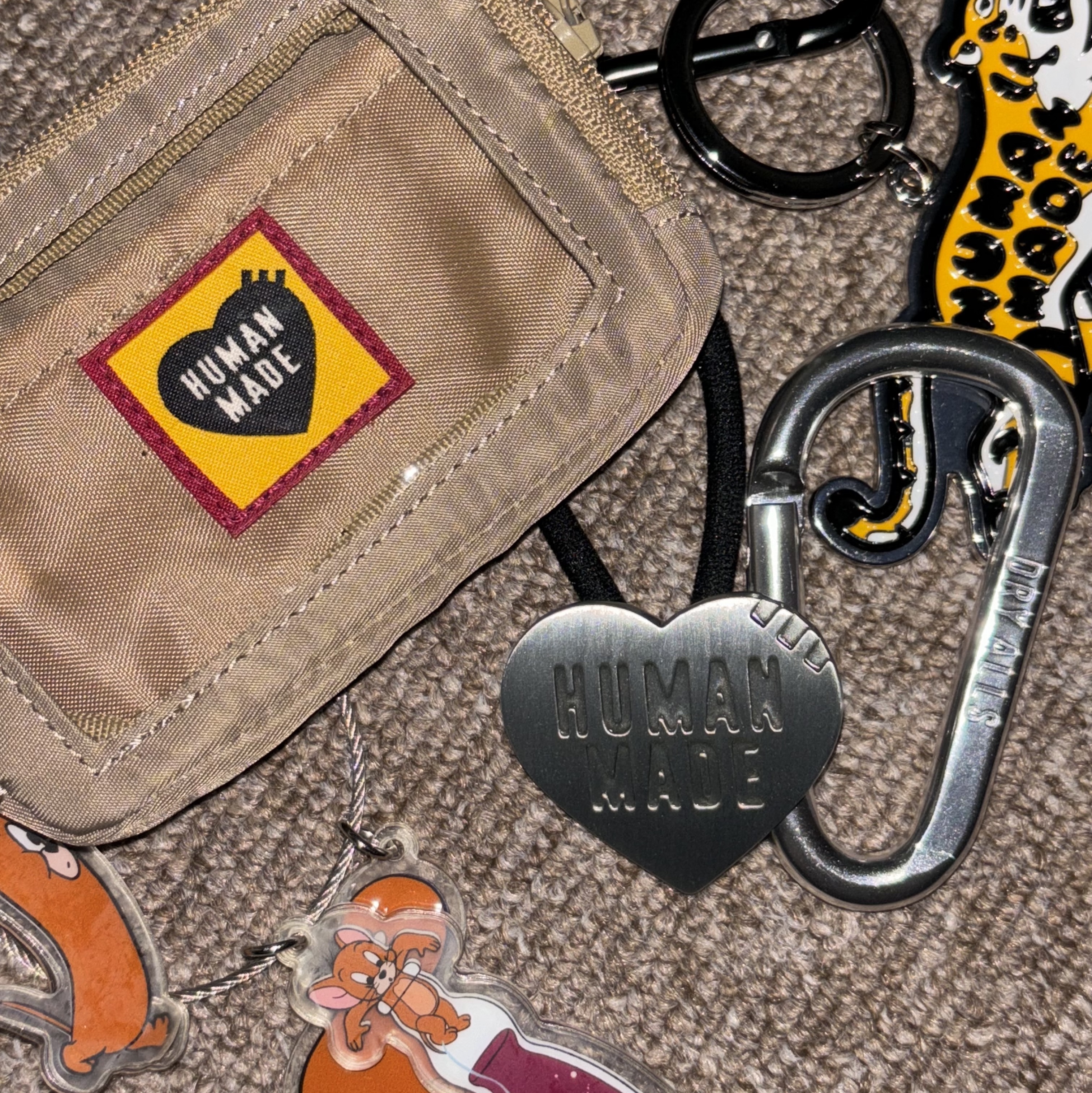 Human Made Military Card Case Beige, Human Made Carabiner 70mm Silver 착용 스타일 - 1