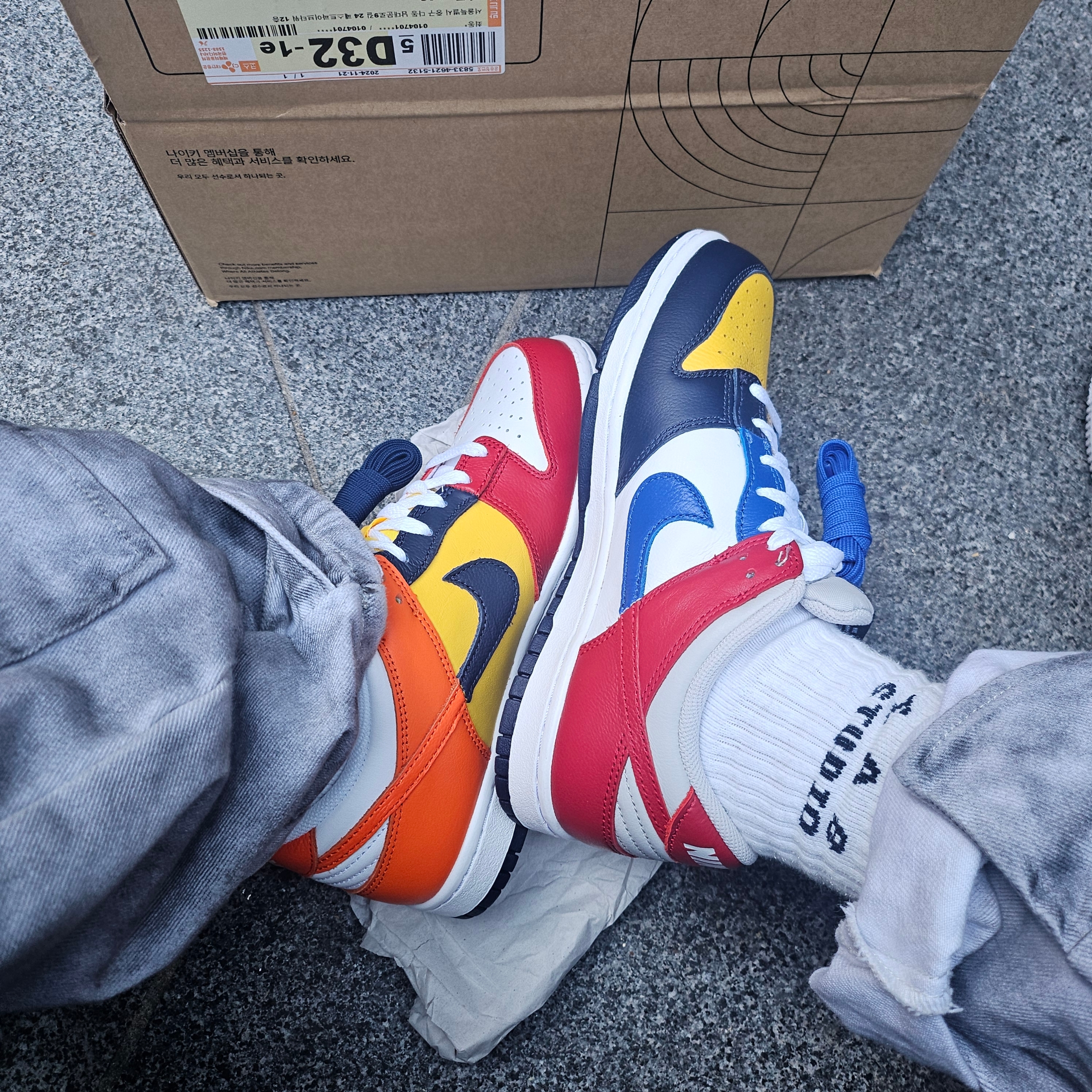Nike Dunk Low QS Midnight Navy and Varsity Red 착용 스타일 - 3