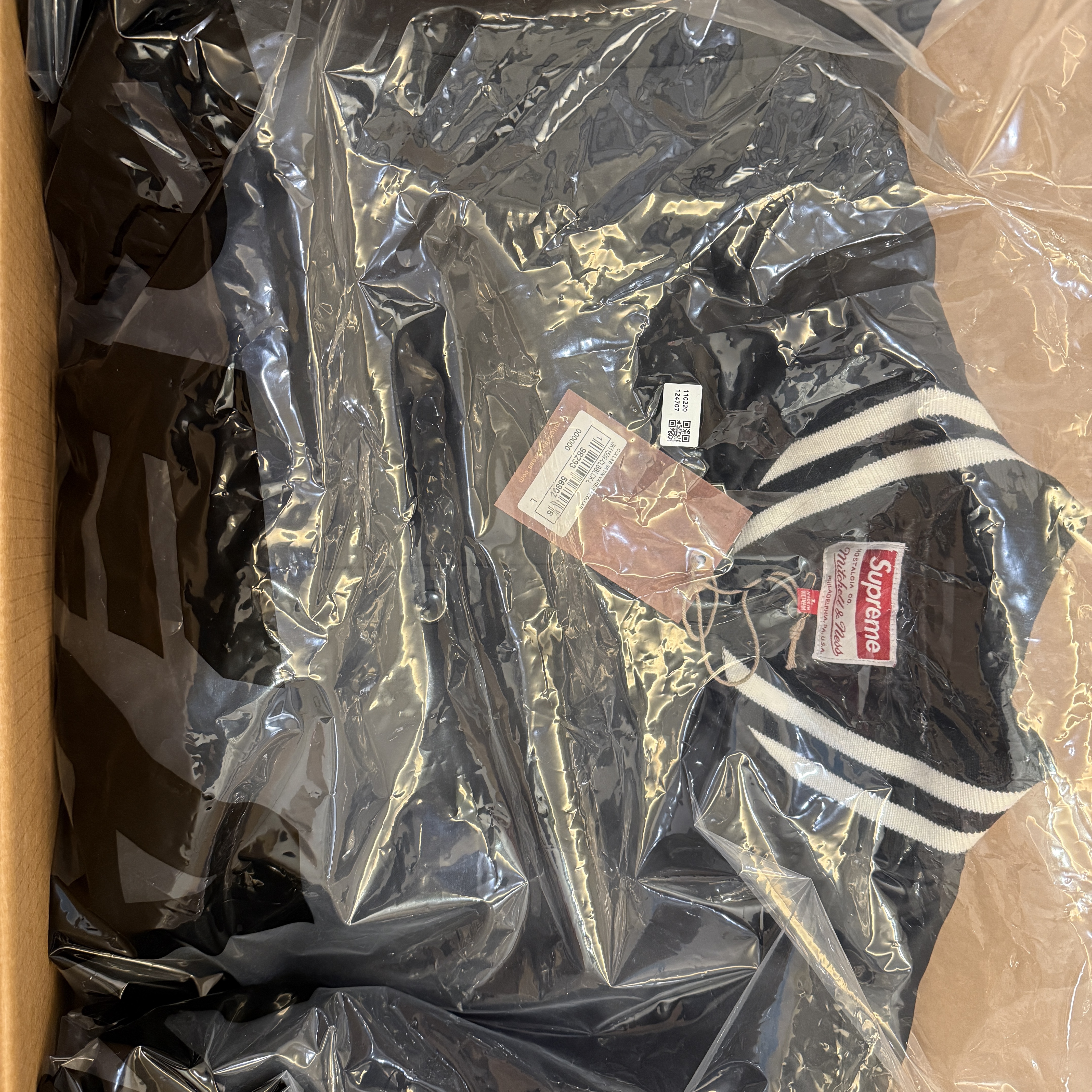 Supreme Mitchell & Ness Satin Varsity Jacket Black - 24FW 착용 스타일
