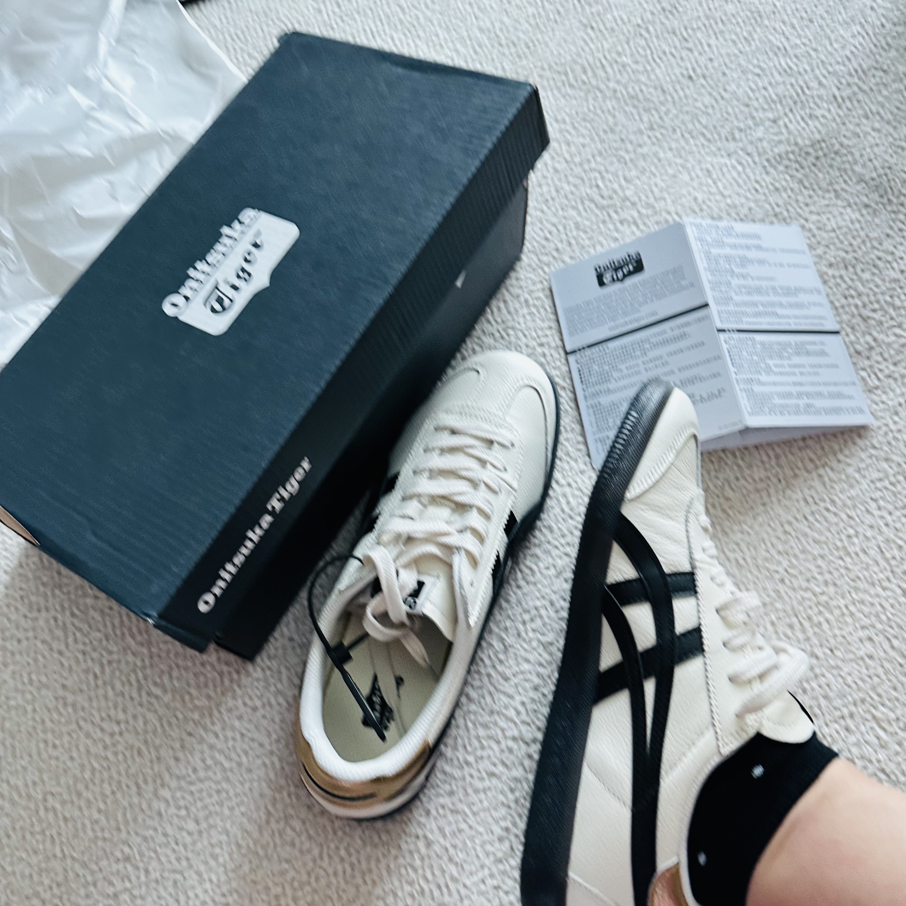 Onitsuka Tiger Tokuten White Black 착용 스타일 - 1