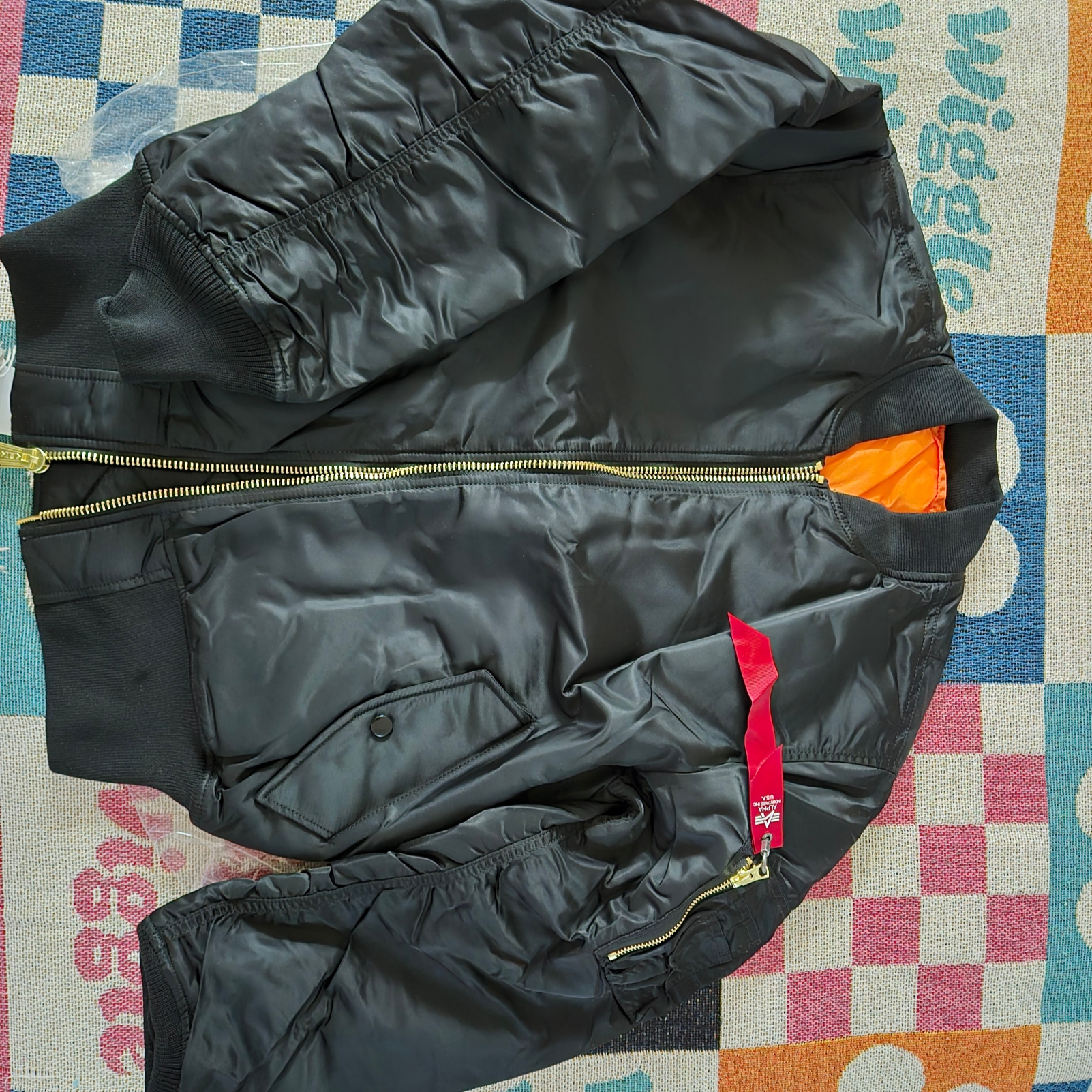 ALPHA INDUSTRIES MA-1 Flight Jacket Black 착용 스타일 - 2