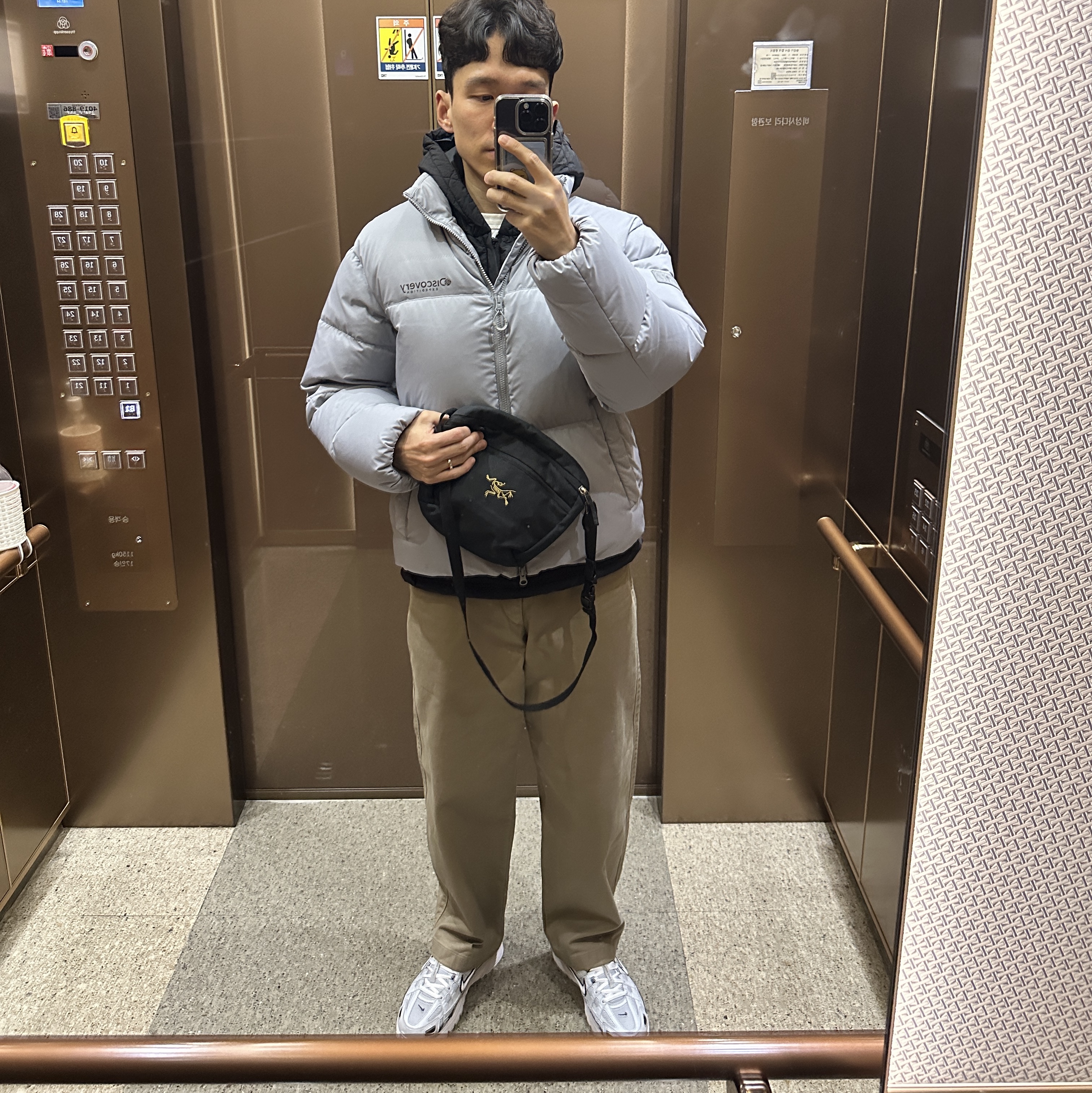 Arc'teryx Mantis 2 Waistpack 24K Black 착용 스타일