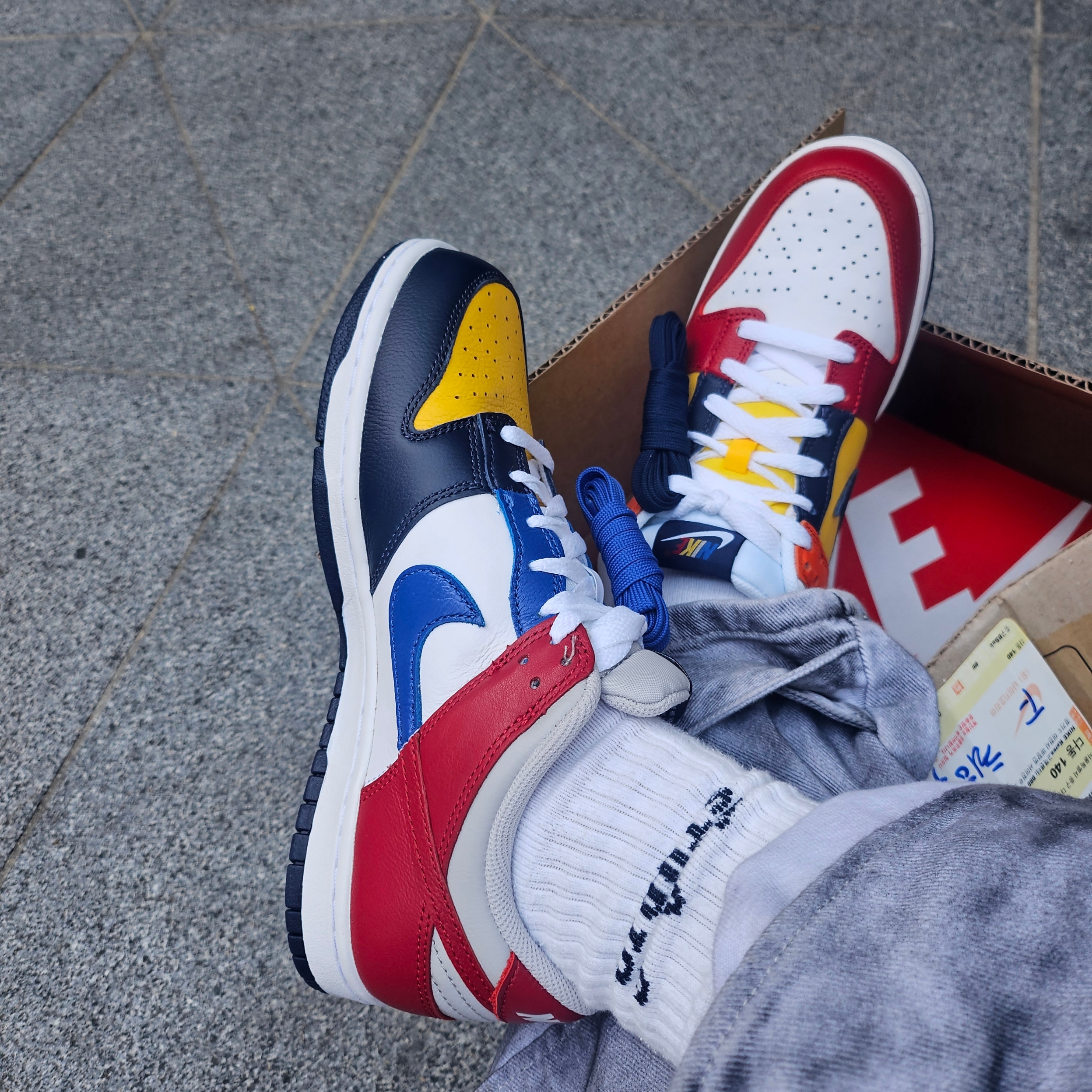 Nike Dunk Low QS Midnight Navy and Varsity Red 착용 스타일 - 1