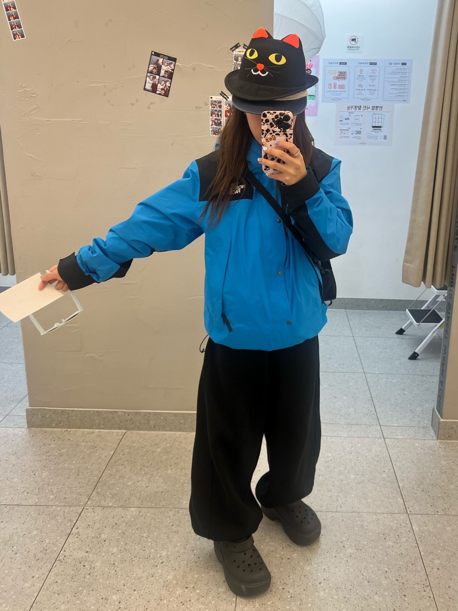 Supreme x The North Face Mountain Jacket Blue - 24FW, Crocs Stomp Clog Black 착용 스타일