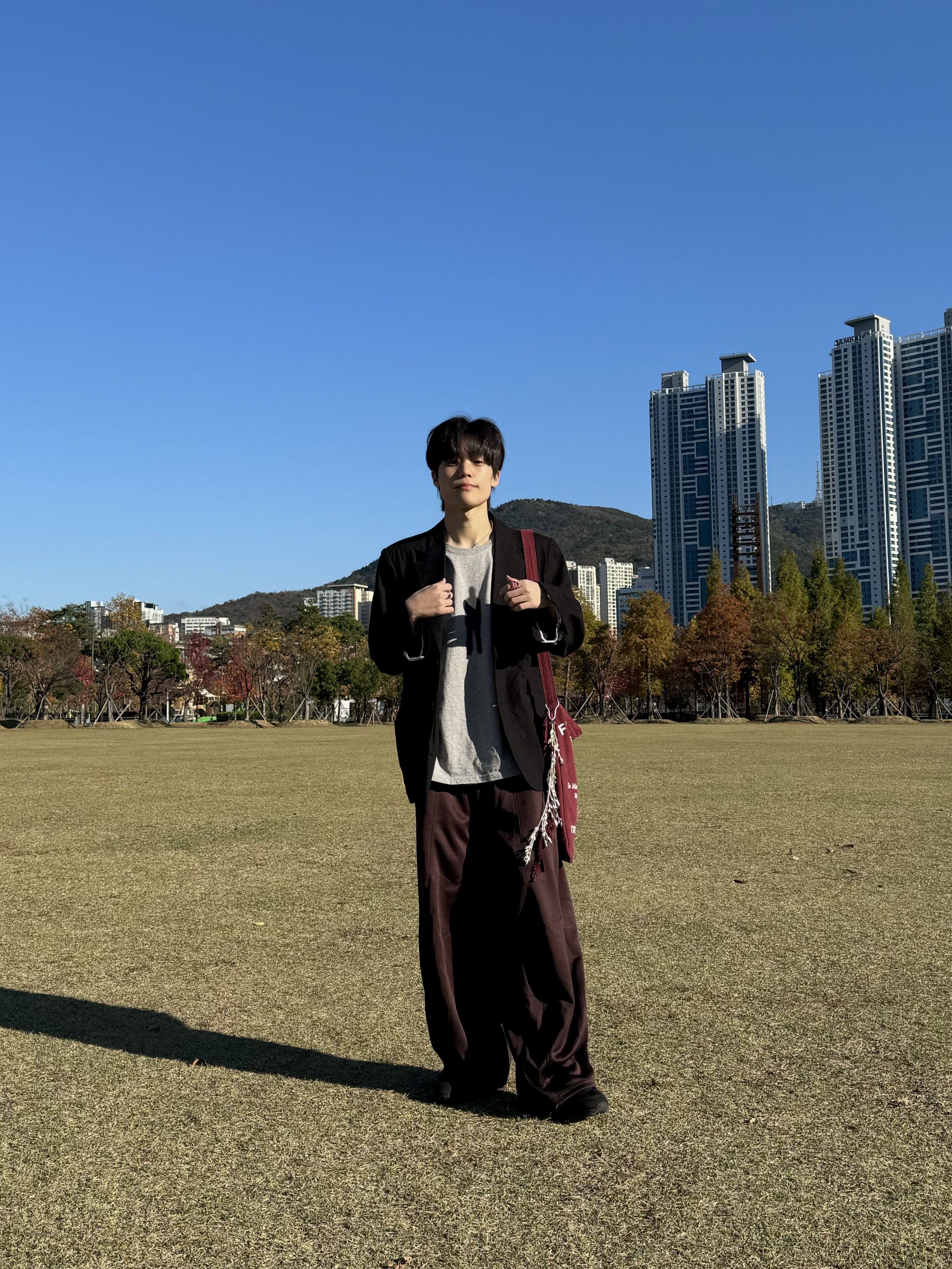[KREAM 단독] ADSB Andersson Bell Sauvage Cotton Cardigan Green, Oakley Factory Team x Brain Dead Ostrich Chop Saw Mule Maroon Espresso 착용 스타일 - 4