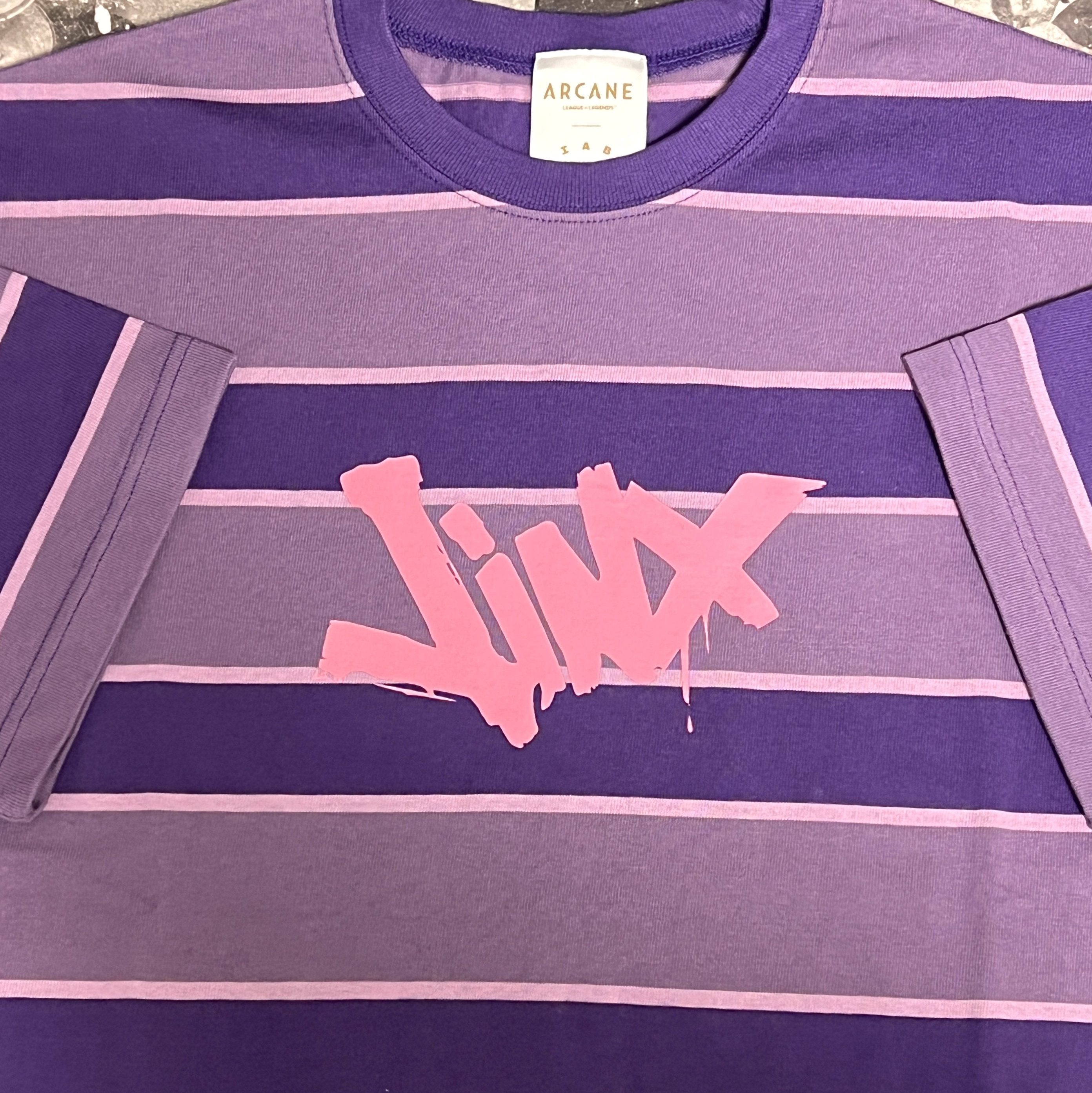 IAB Studio x Arcane Jinx Striped T-shirt Purple Stripe Pink 착용 스타일 - 2