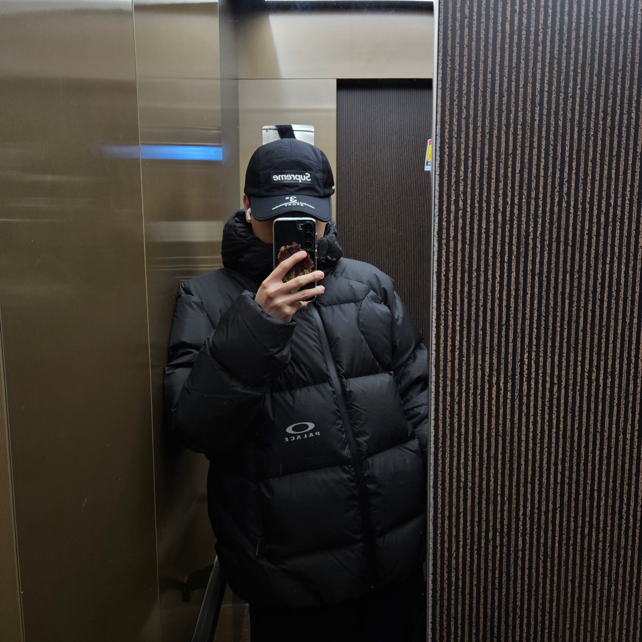 Palace x Oakley Puffa Black - 24FW, Supreme Mesh Side Panel Camp Cap Black - 24SS 착용 스타일